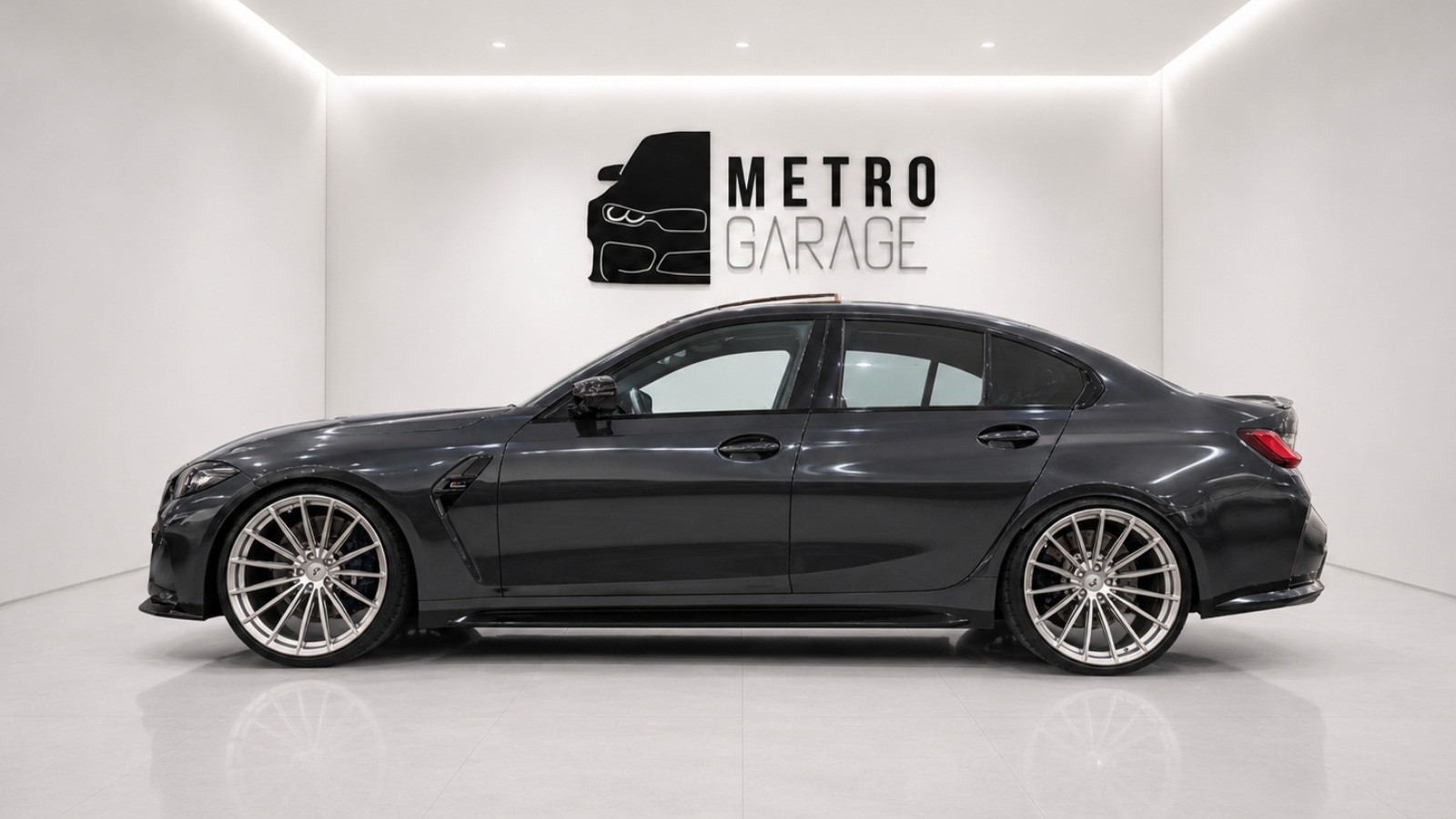 BMW M3 Competition-showroom-element-1