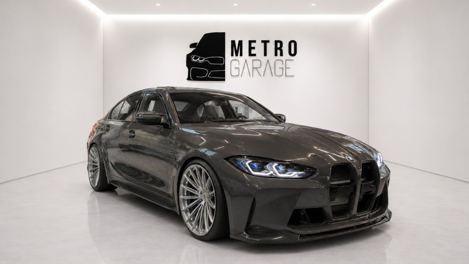 BMW M3 Competition-showroom-element-3