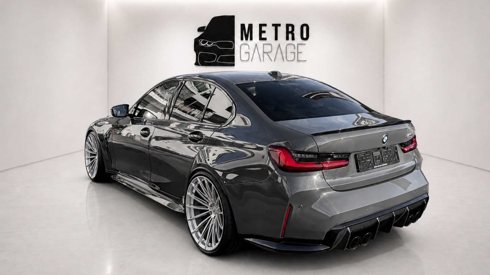 BMW M3 Competition-showroom-element-2