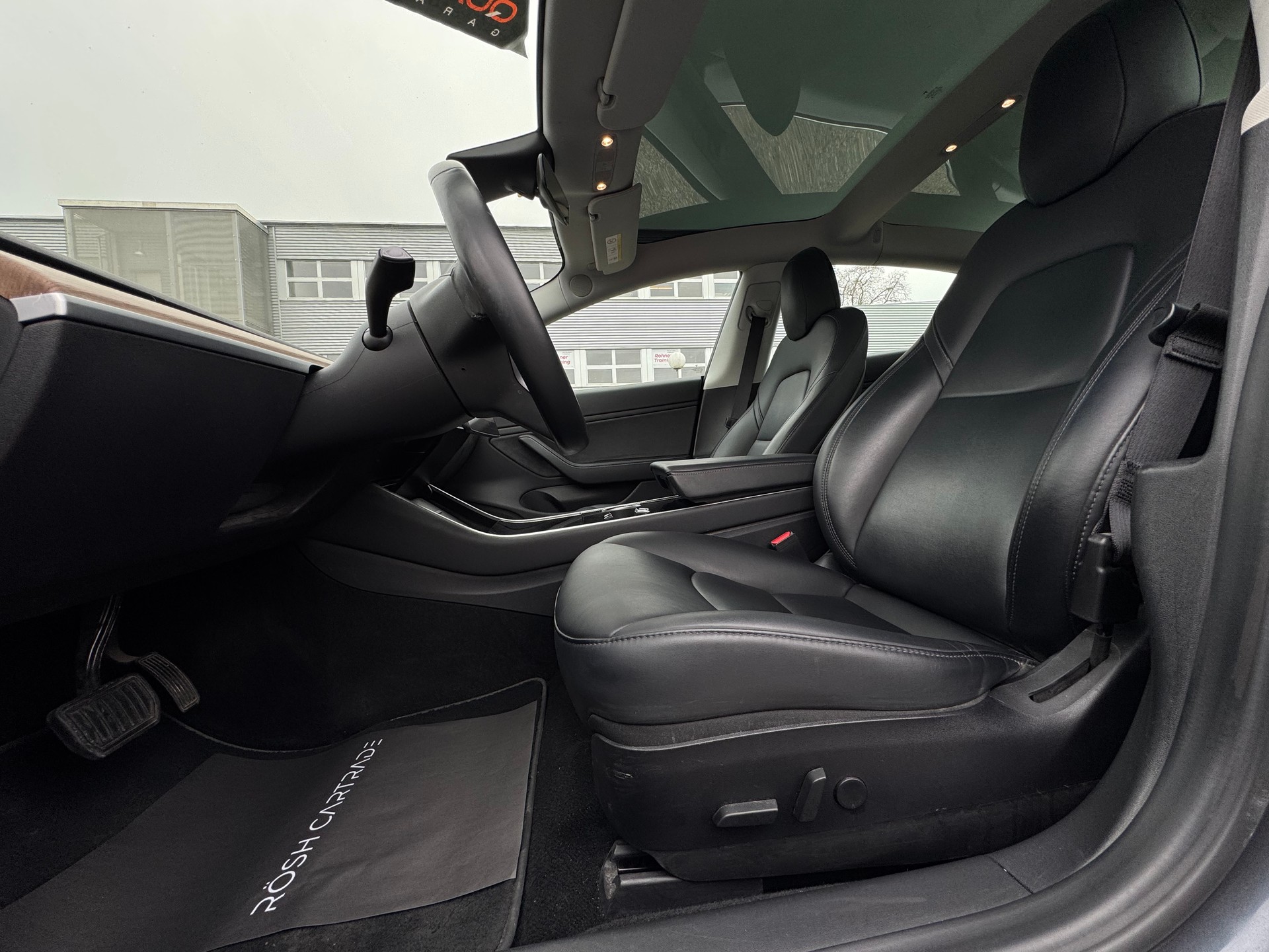 TESLA Model 3 Long Range Dual Motor AWD-image-11
