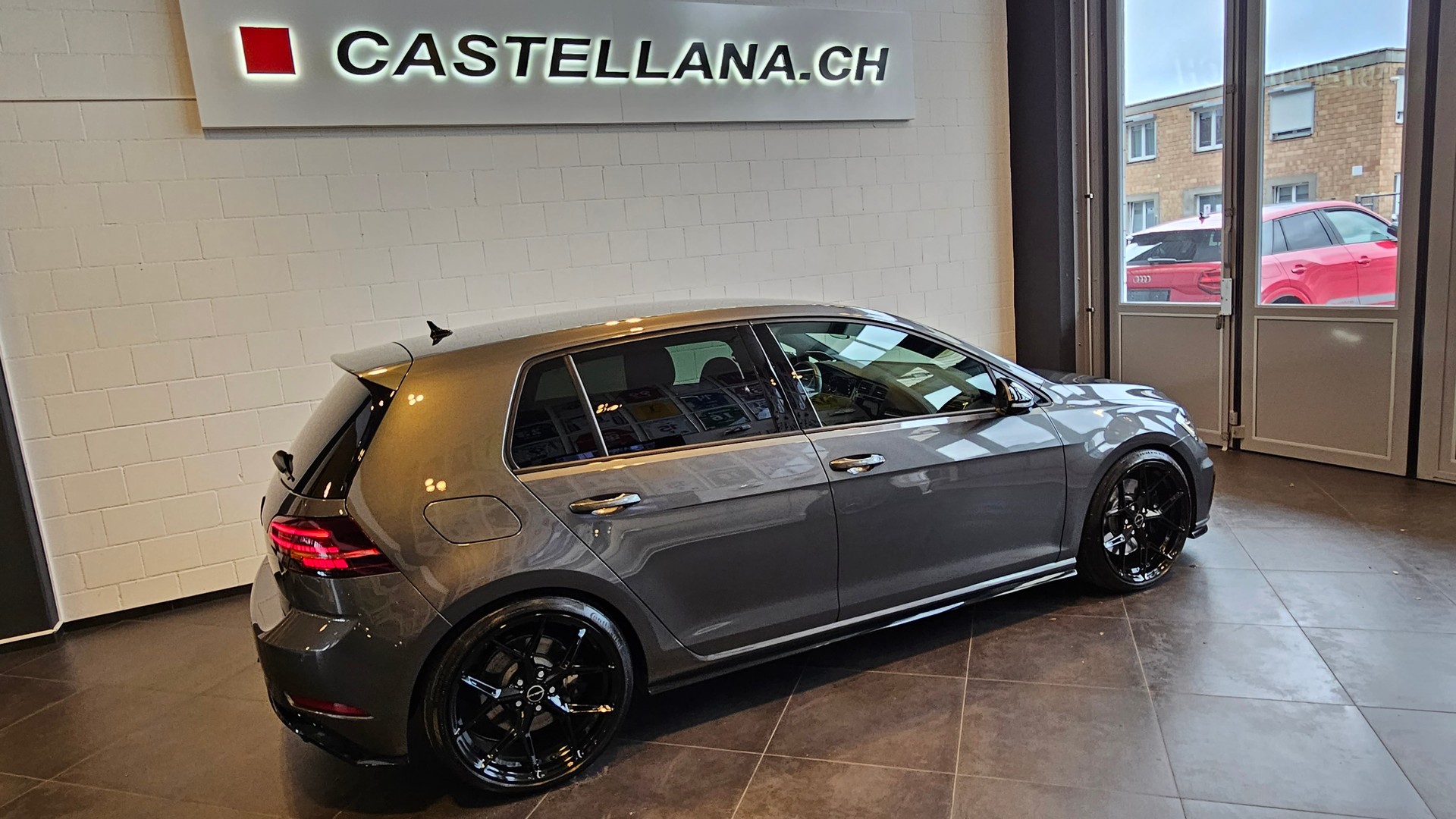 VW Golf 2.0 TSI R 4Motion DSG-image-8