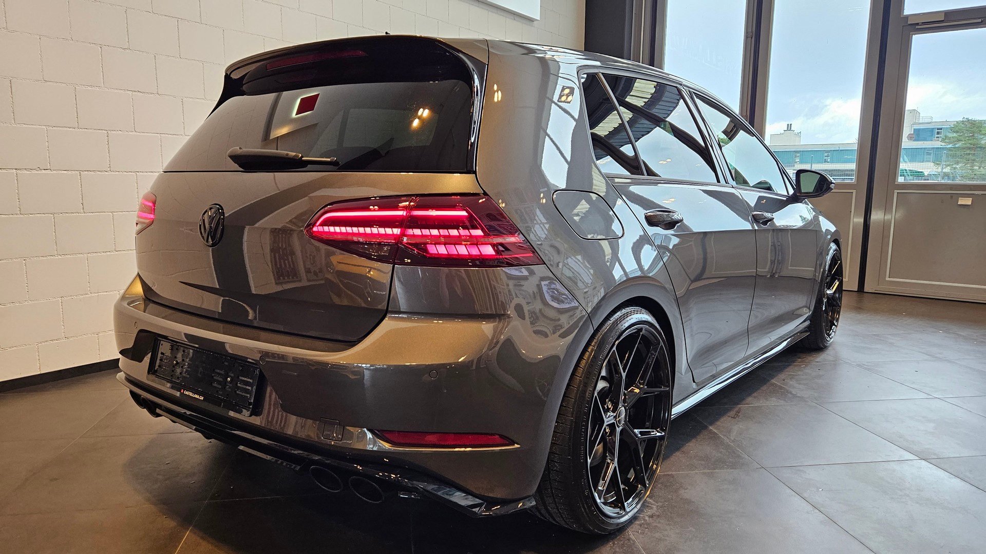 VW Golf 2.0 TSI R 4Motion DSG-image-7