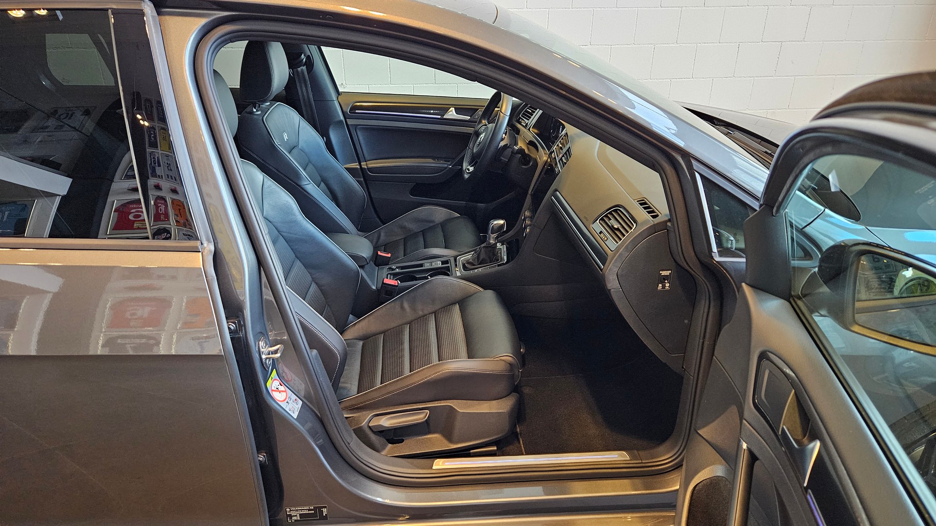 VW Golf 2.0 TSI R 4Motion DSG-image-14