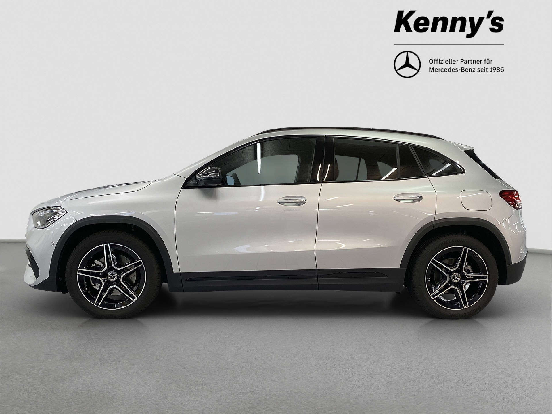 MERCEDES-BENZ GLA 200 AMG Line 4MATIC-image-2