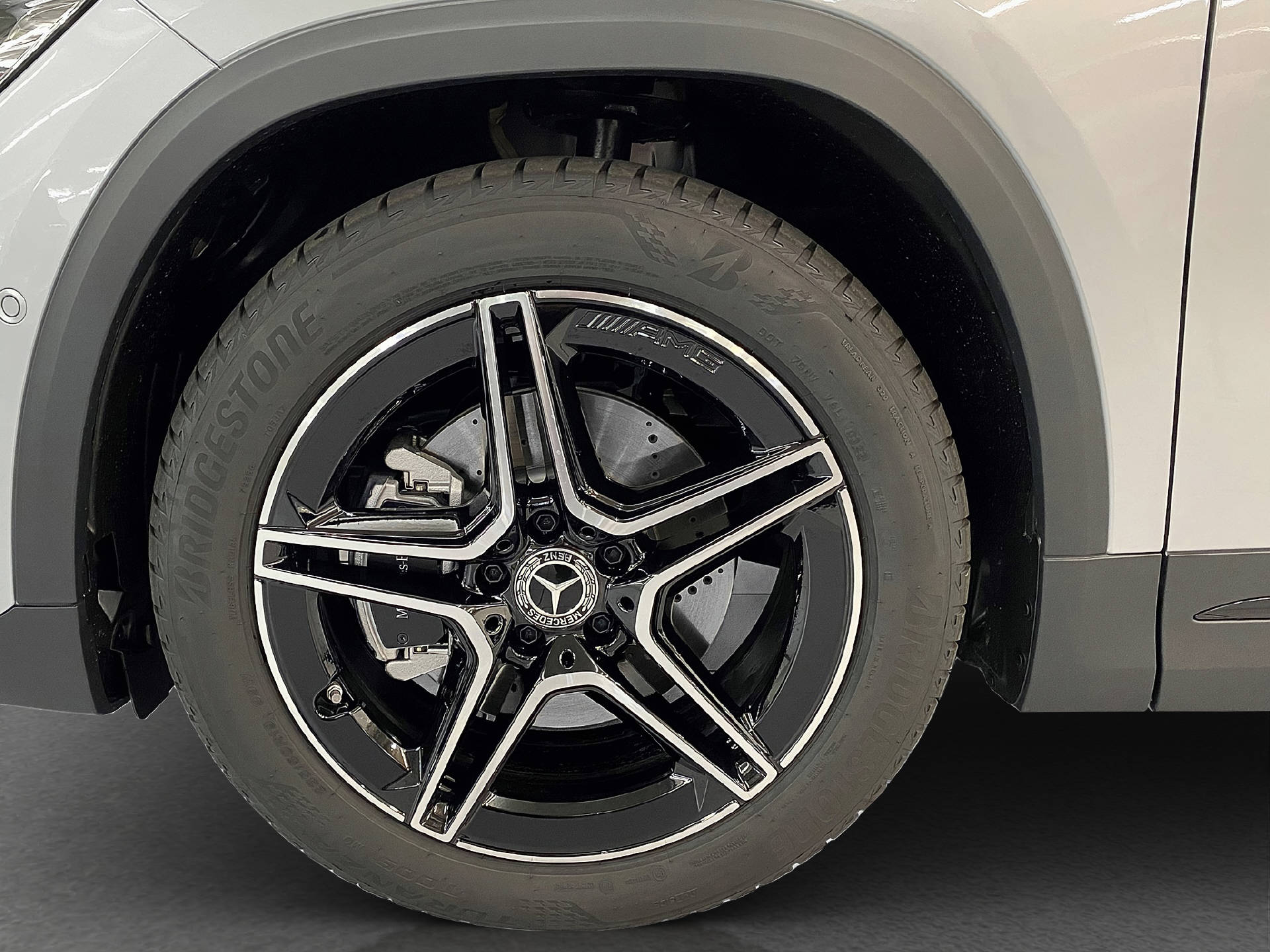 MERCEDES-BENZ GLA 200 AMG Line 4MATIC-image-4