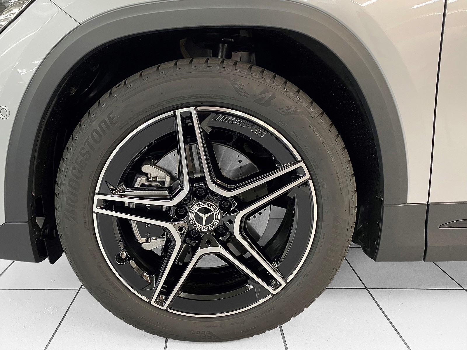 MERCEDES-BENZ GLA 200 AMG Line 4MATIC-image-5