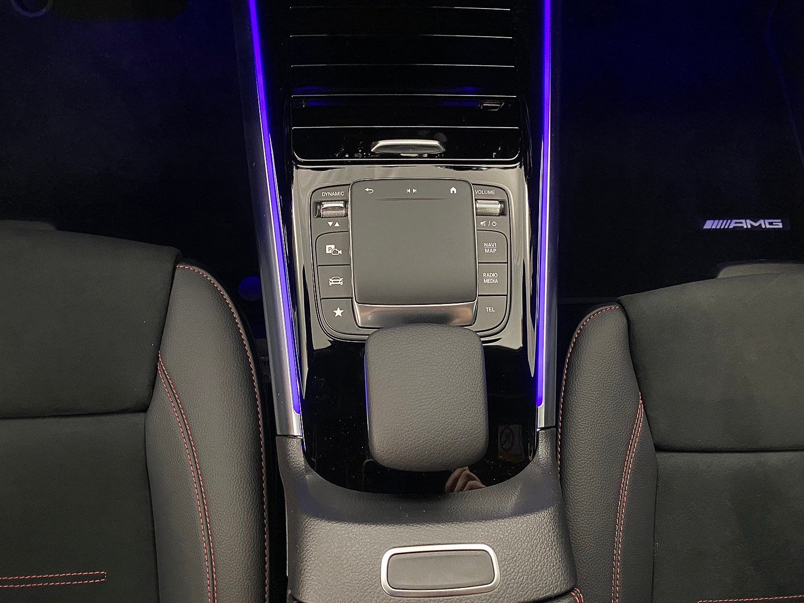 MERCEDES-BENZ GLA 200 AMG Line 4MATIC-image-9