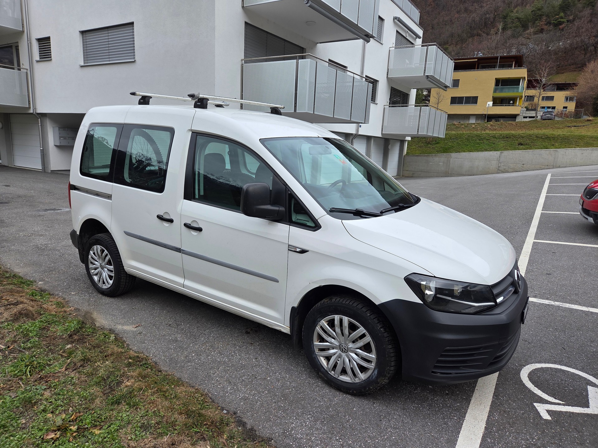 VW Caddy Alltrack 2.0 TDI 4M, 5 Plätzer-image-4