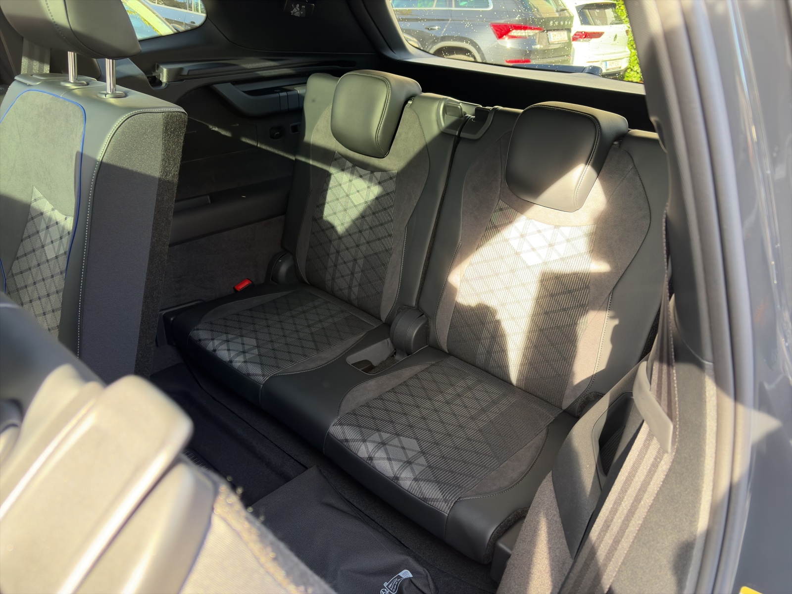 VW Tayron 2.0 TDI SCR R-Line 4Motion DSG-image-16