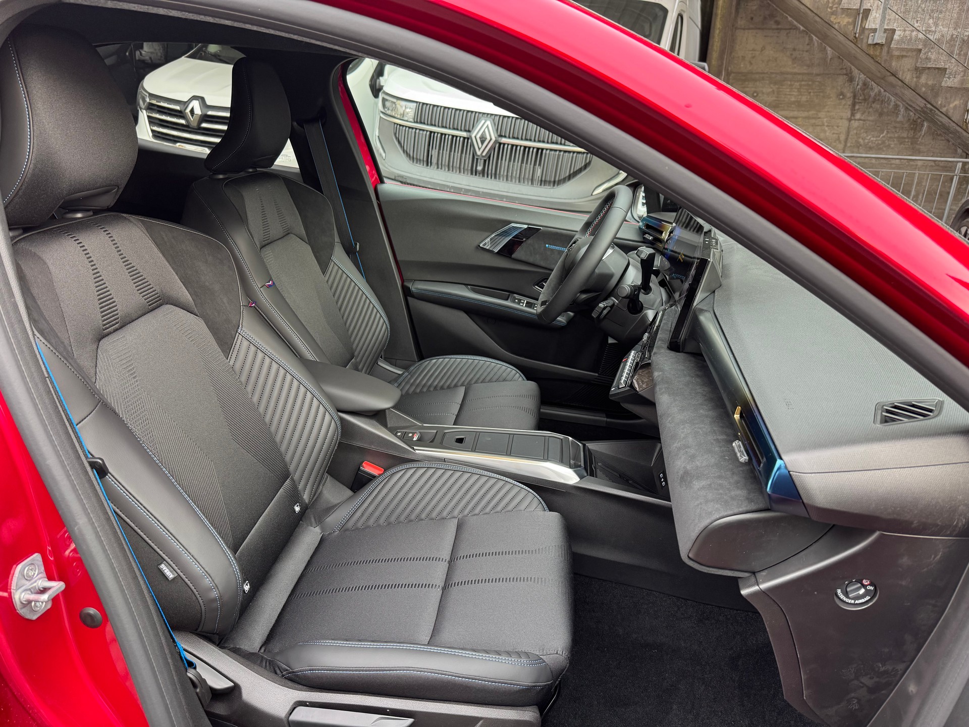 RENAULT Clio 1.8 E-Tech Esprit Alpine-image-8