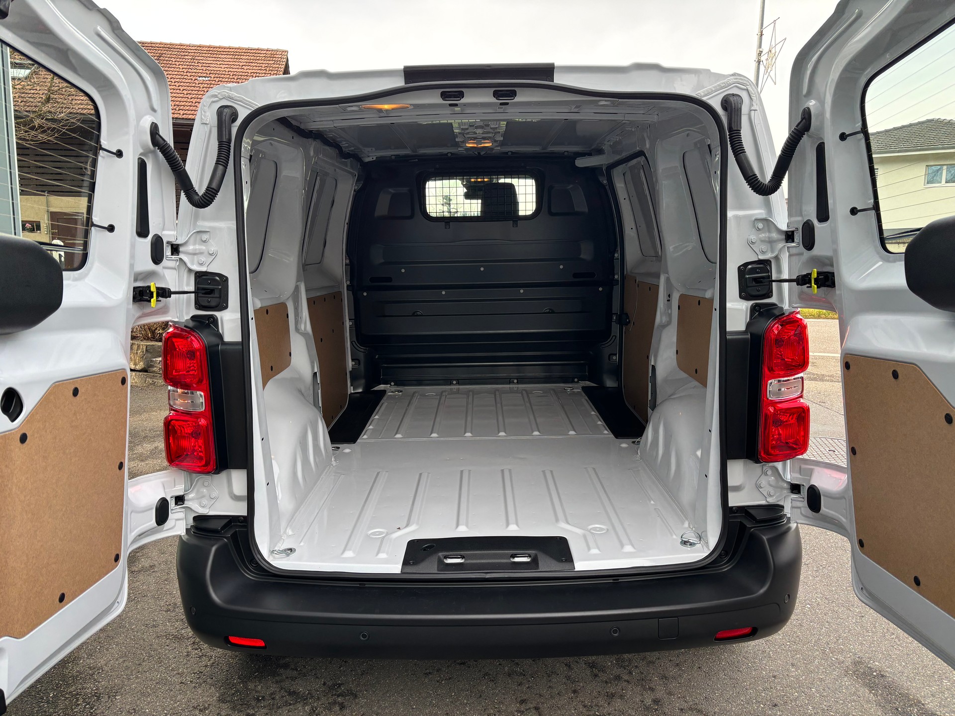 PEUGEOT Expert 1.5 HDi 120 Standard-image-4