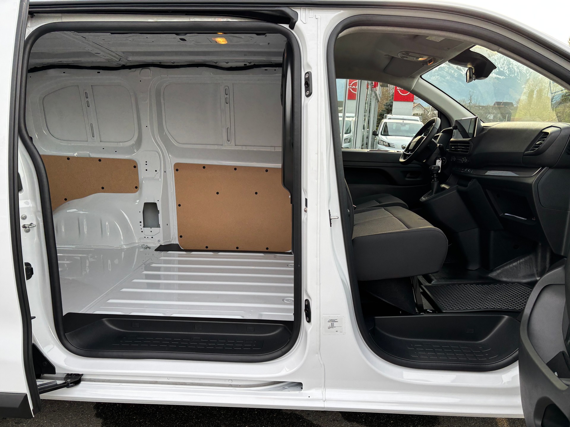 PEUGEOT Expert 1.5 HDi 120 Standard-image-5