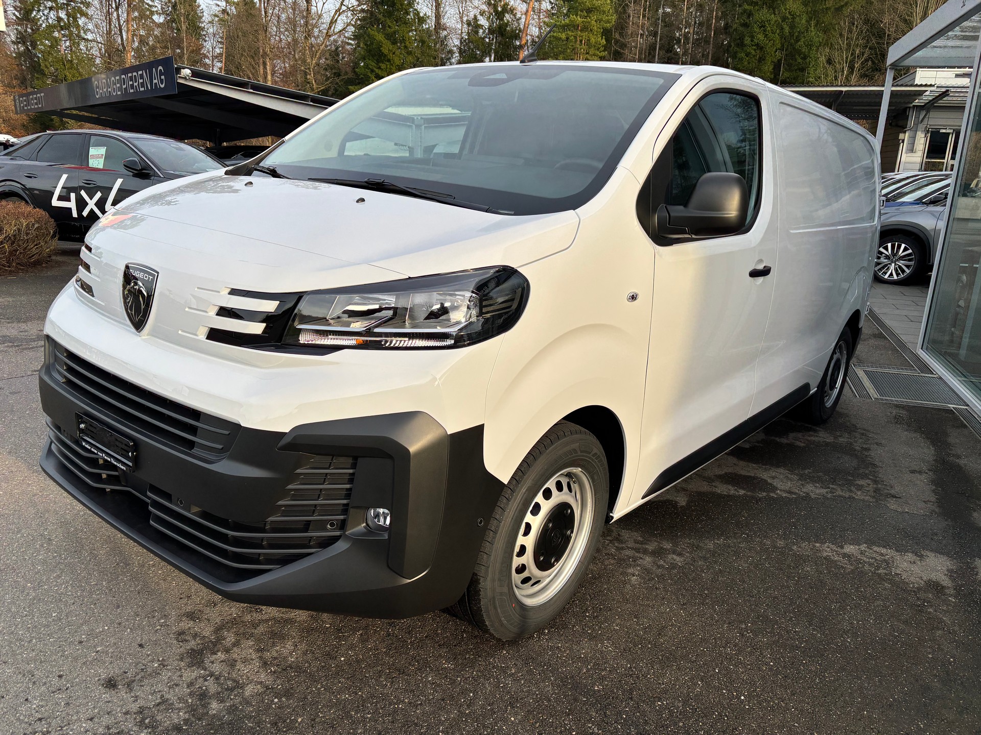 PEUGEOT Expert 1.5 HDi 120 Standard-image-1