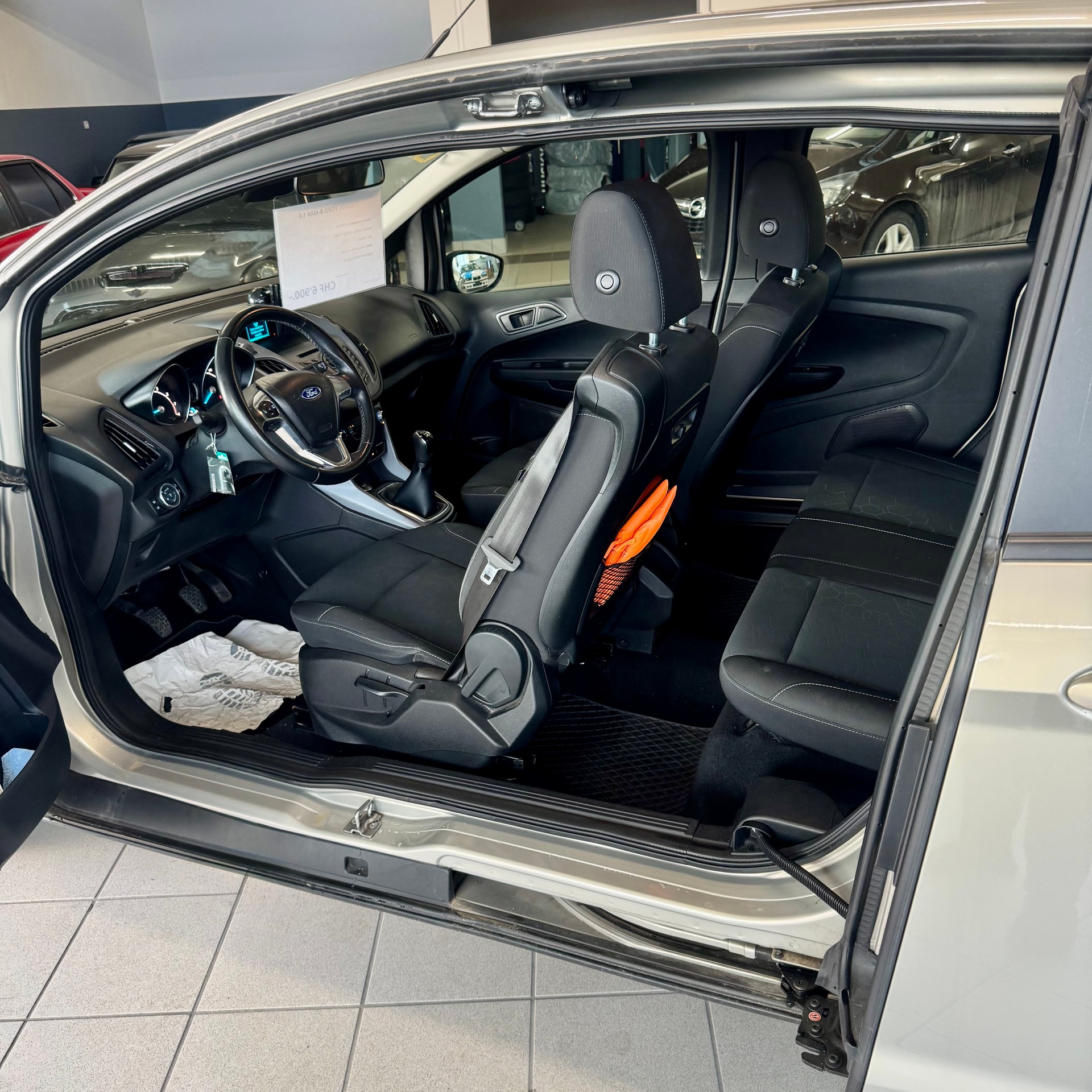 FORD B-Max 1.0 SCTi Titanium-image-4