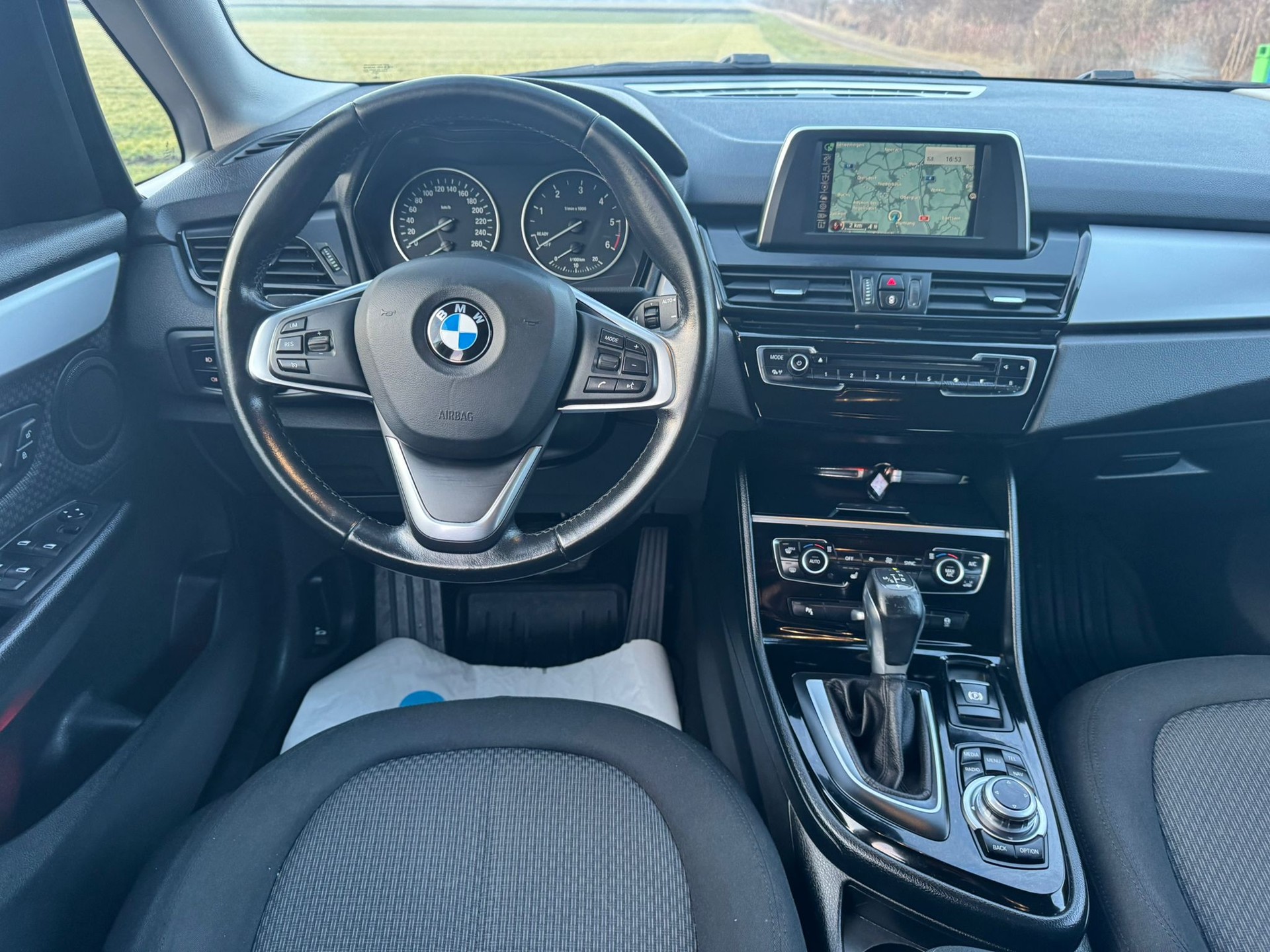 BMW 220d xDrive Active Tourer Sport Line Steptronic-image-16
