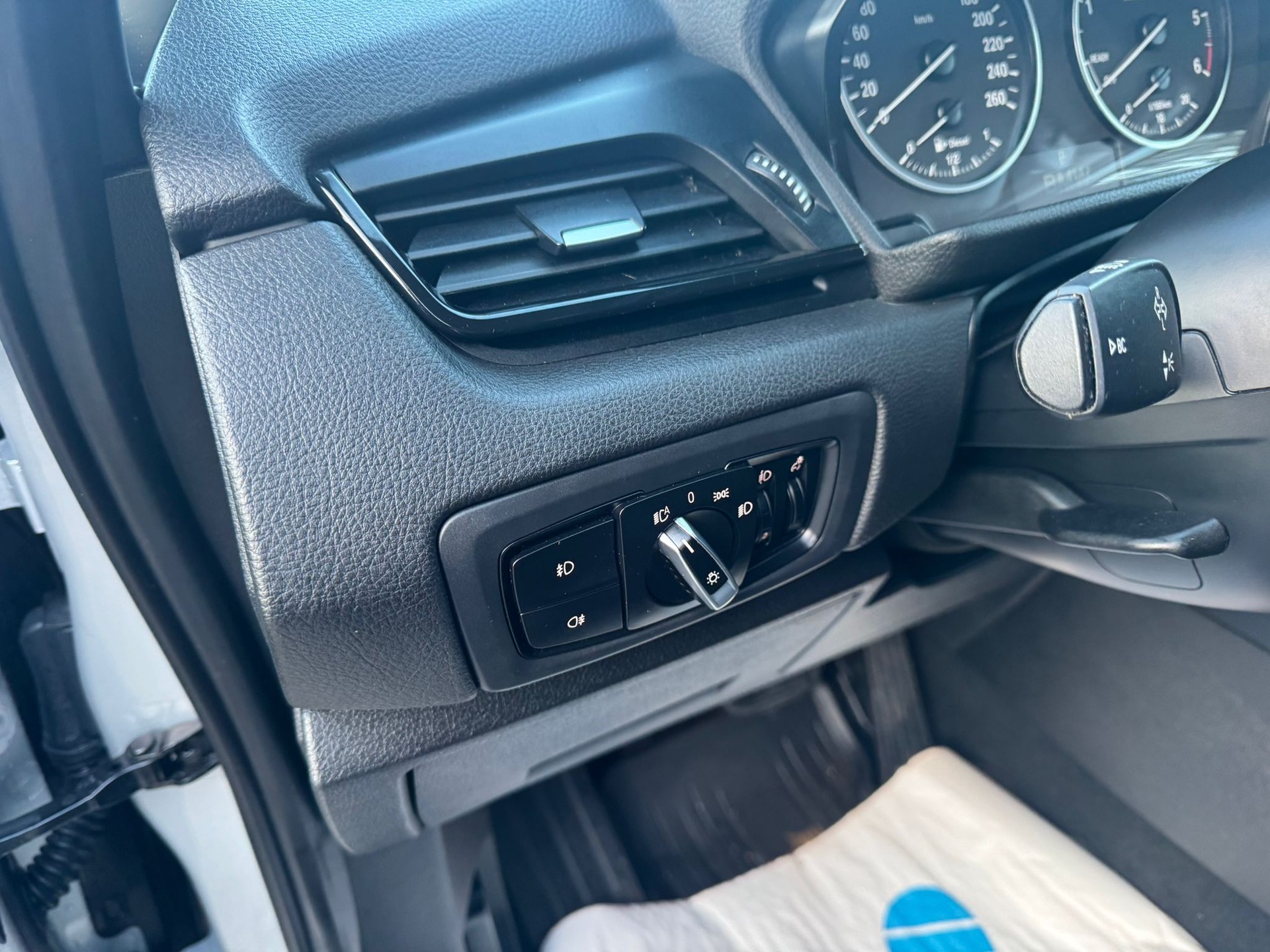 BMW 220d xDrive Active Tourer Sport Line Steptronic-image-17