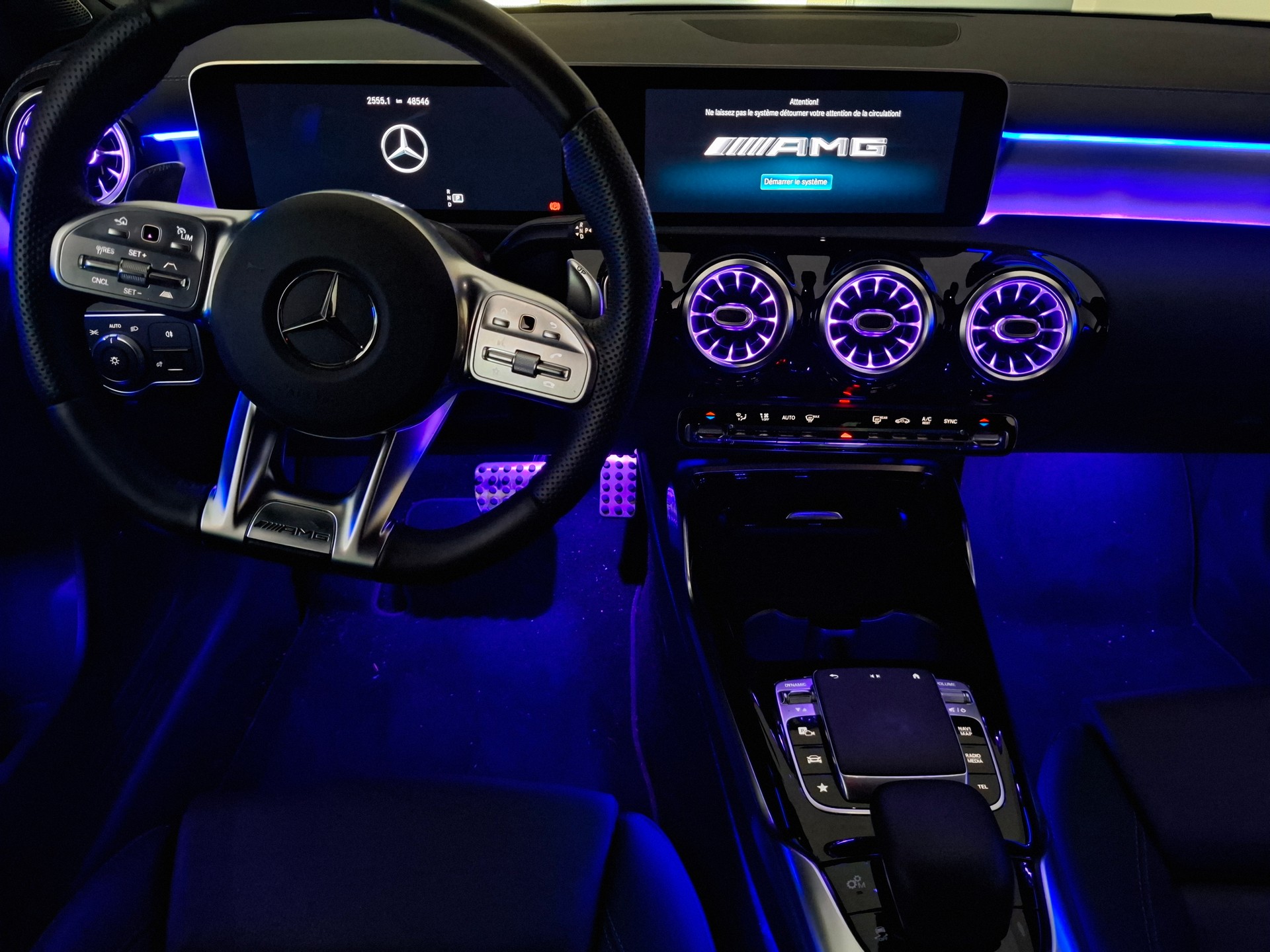 MERCEDES-BENZ A 35 AMG 4Matic Speedshift-image-2