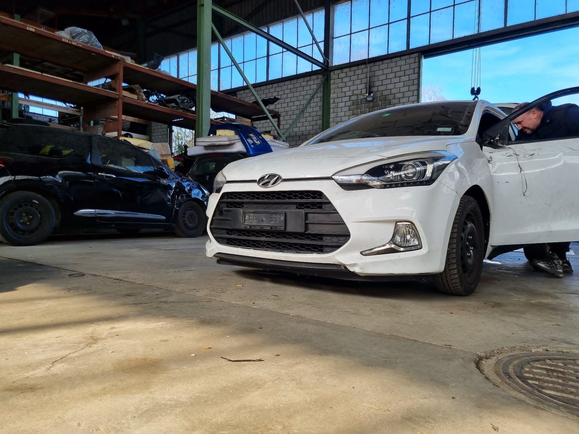 HYUNDAI i20 Coupé 1.4 Amplia-image-1