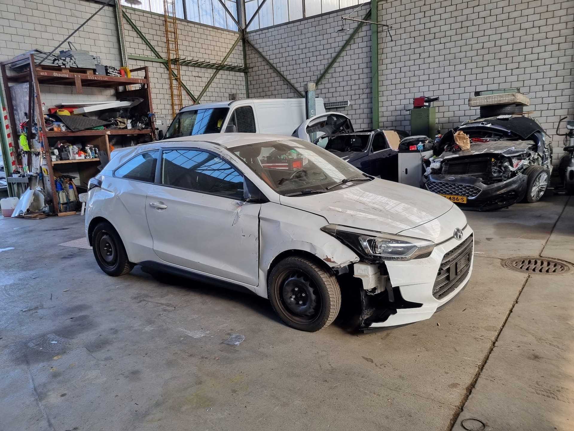 HYUNDAI i20 Coupé 1.4 Amplia-image-2