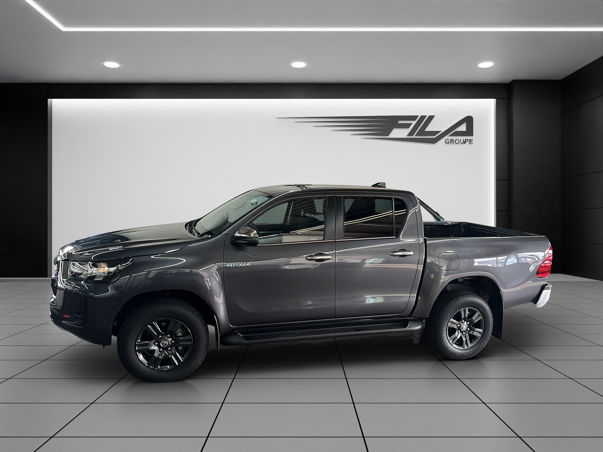 TOYOTA Hilux DC Pick-up 2.8D Style MHEV-image-3