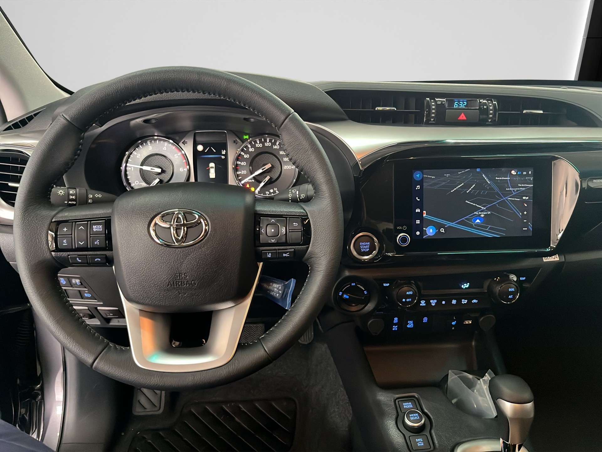 TOYOTA Hilux DC Pick-up 2.8D Style MHEV-image-9