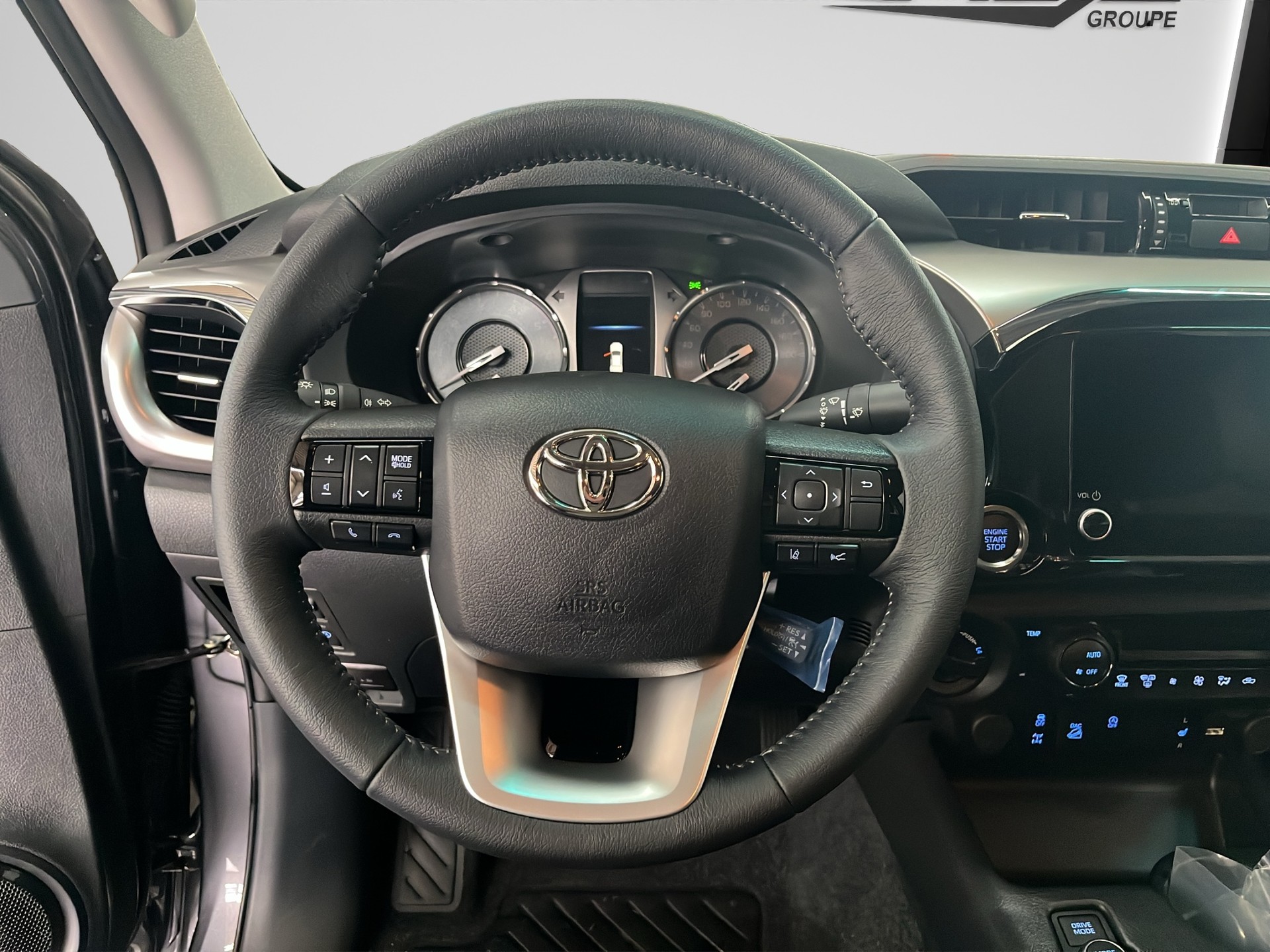 TOYOTA Hilux DC Pick-up 2.8D Style MHEV-image-8