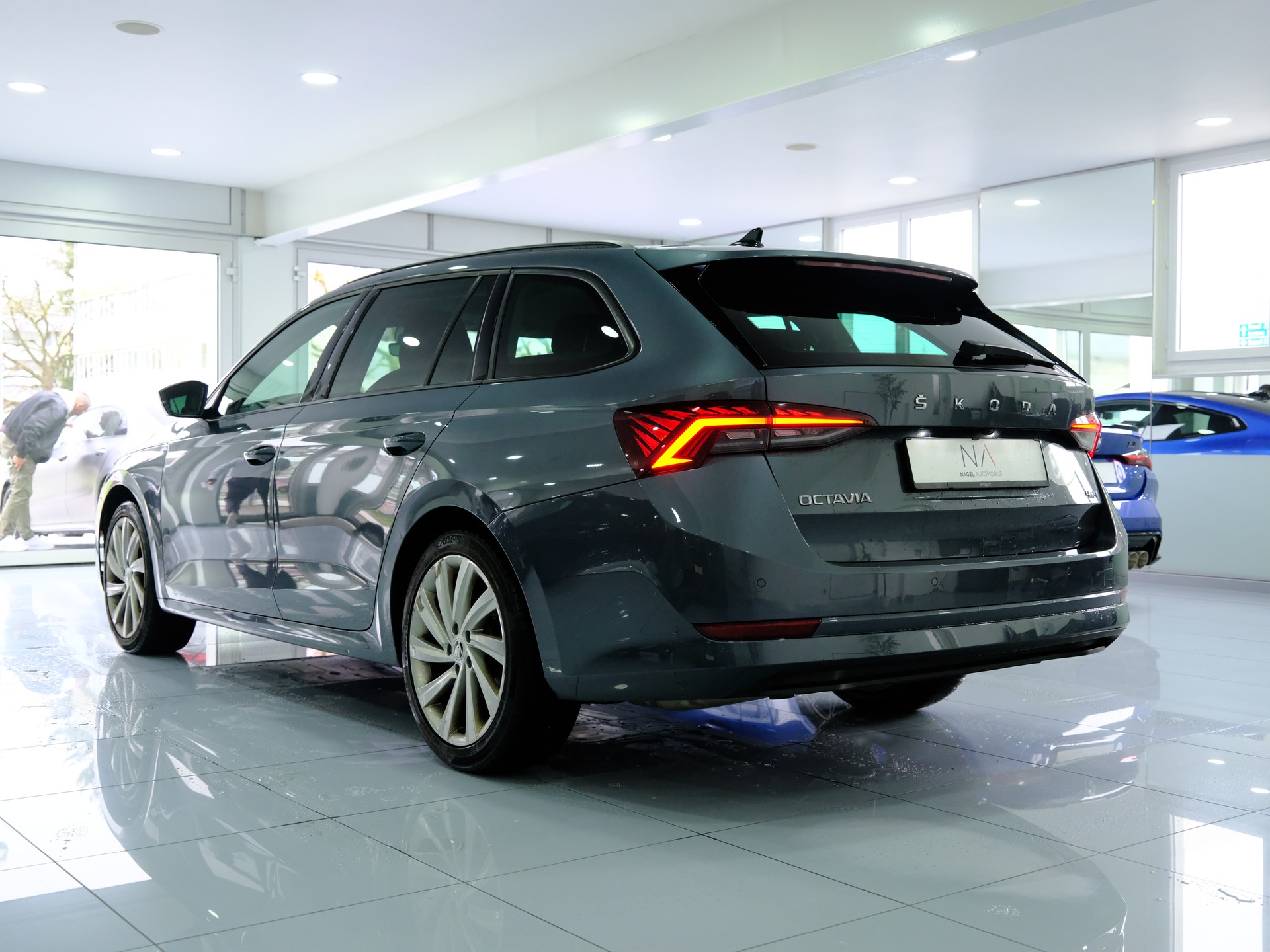 SKODA Octavia Combi 2.0 TDI DSG Style 4x4-image-4