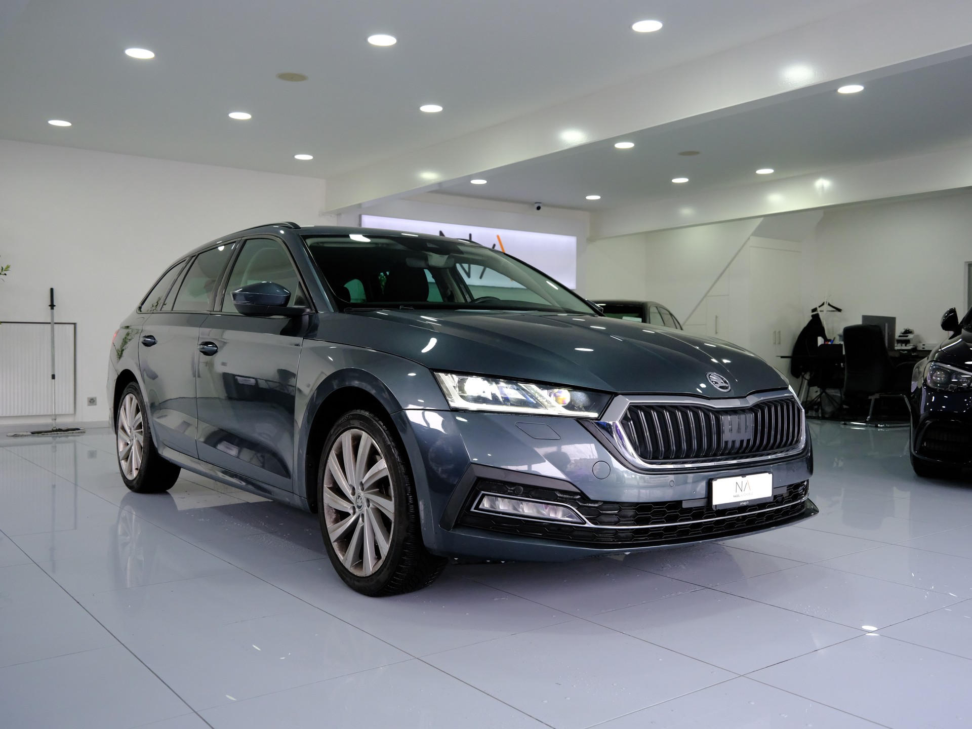 SKODA Octavia Combi 2.0 TDI DSG Style 4x4-image-1