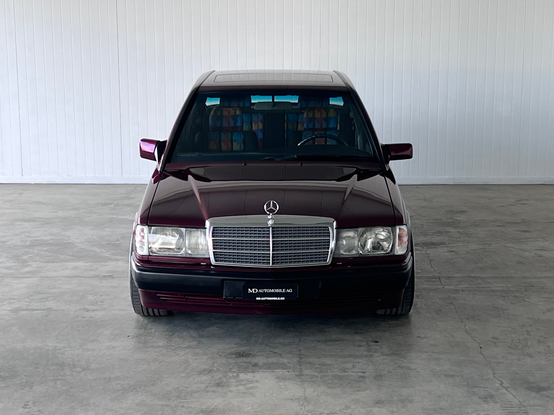 MERCEDES-BENZ 190 E 1.8 Avantgarde Rosso Nr. 45/280-showroom-element-3