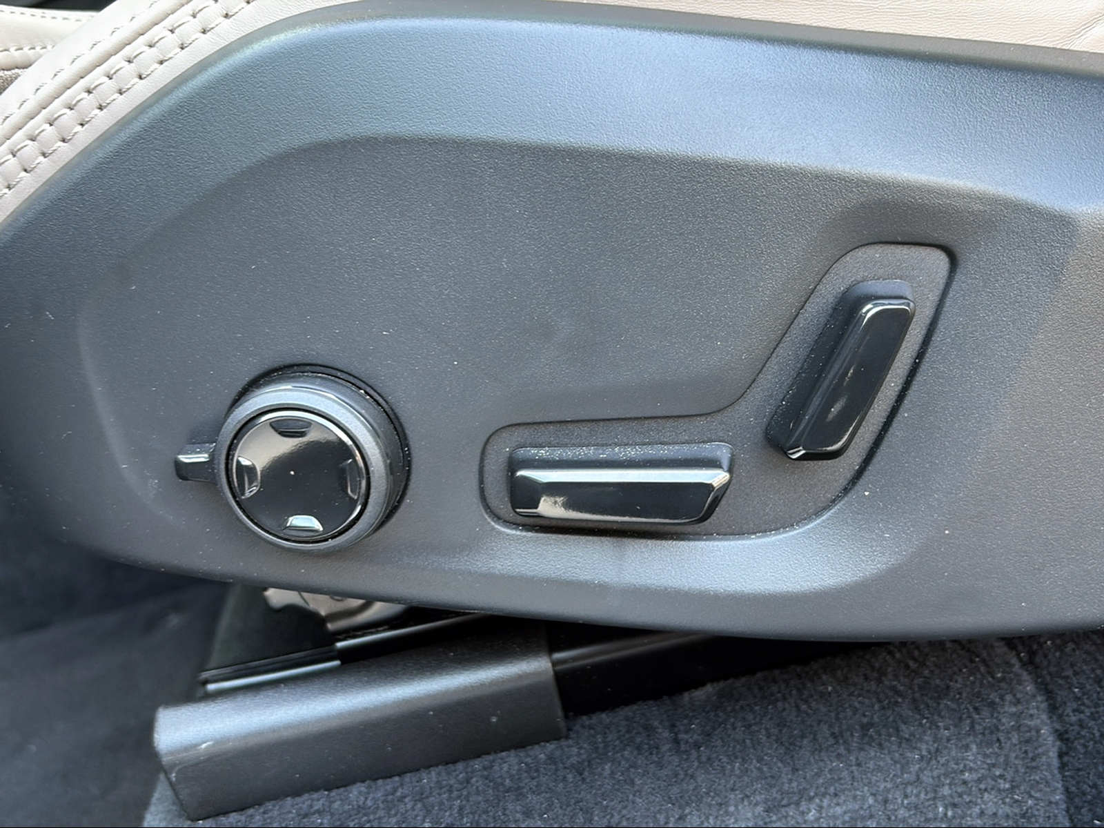 VOLVO XC90 T8 eAWD PluginHybrid Ultra Dark Geartronic-image-13