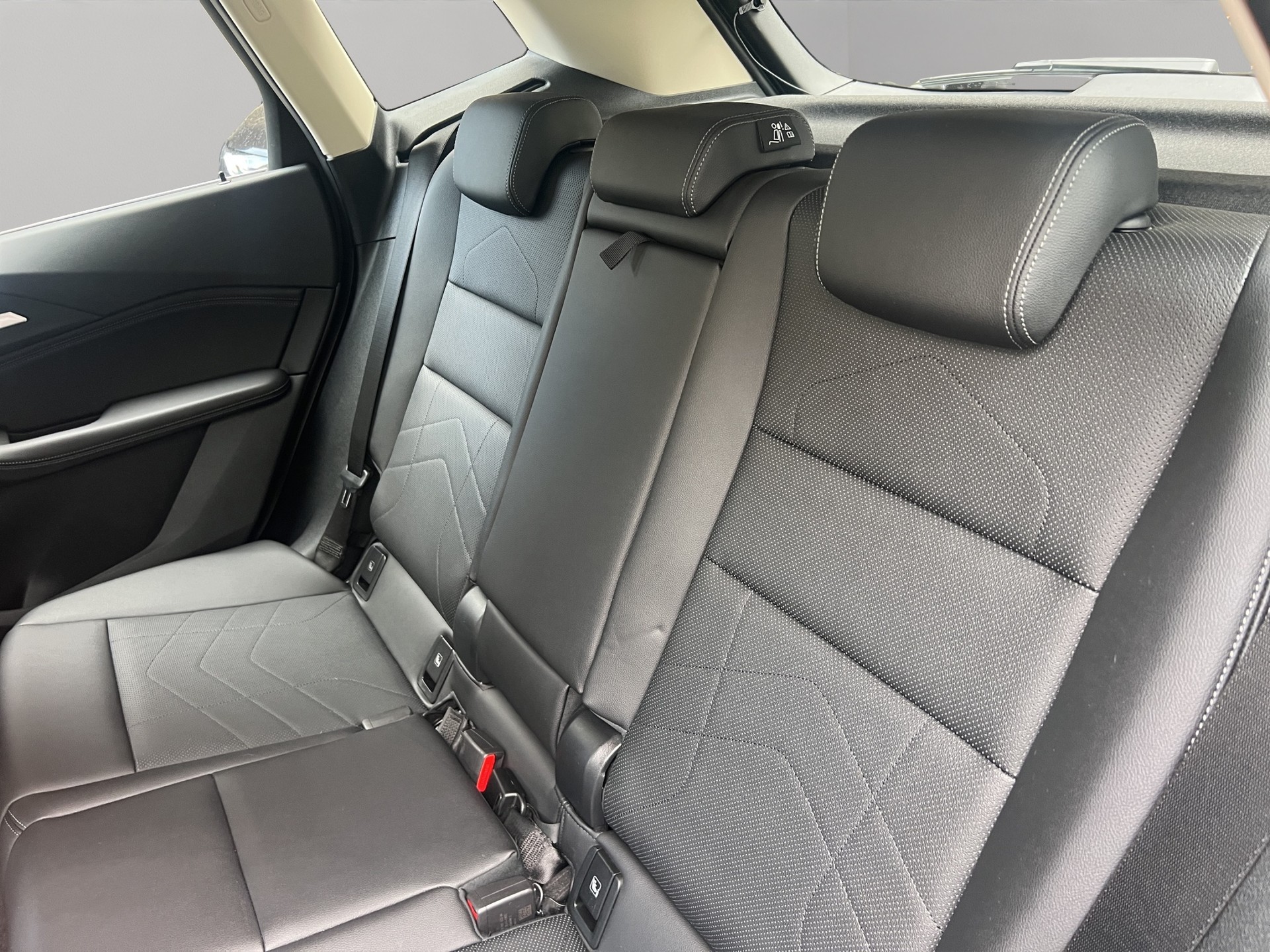 BMW 225e xDrive Active Tourer Luxury Line-image-18