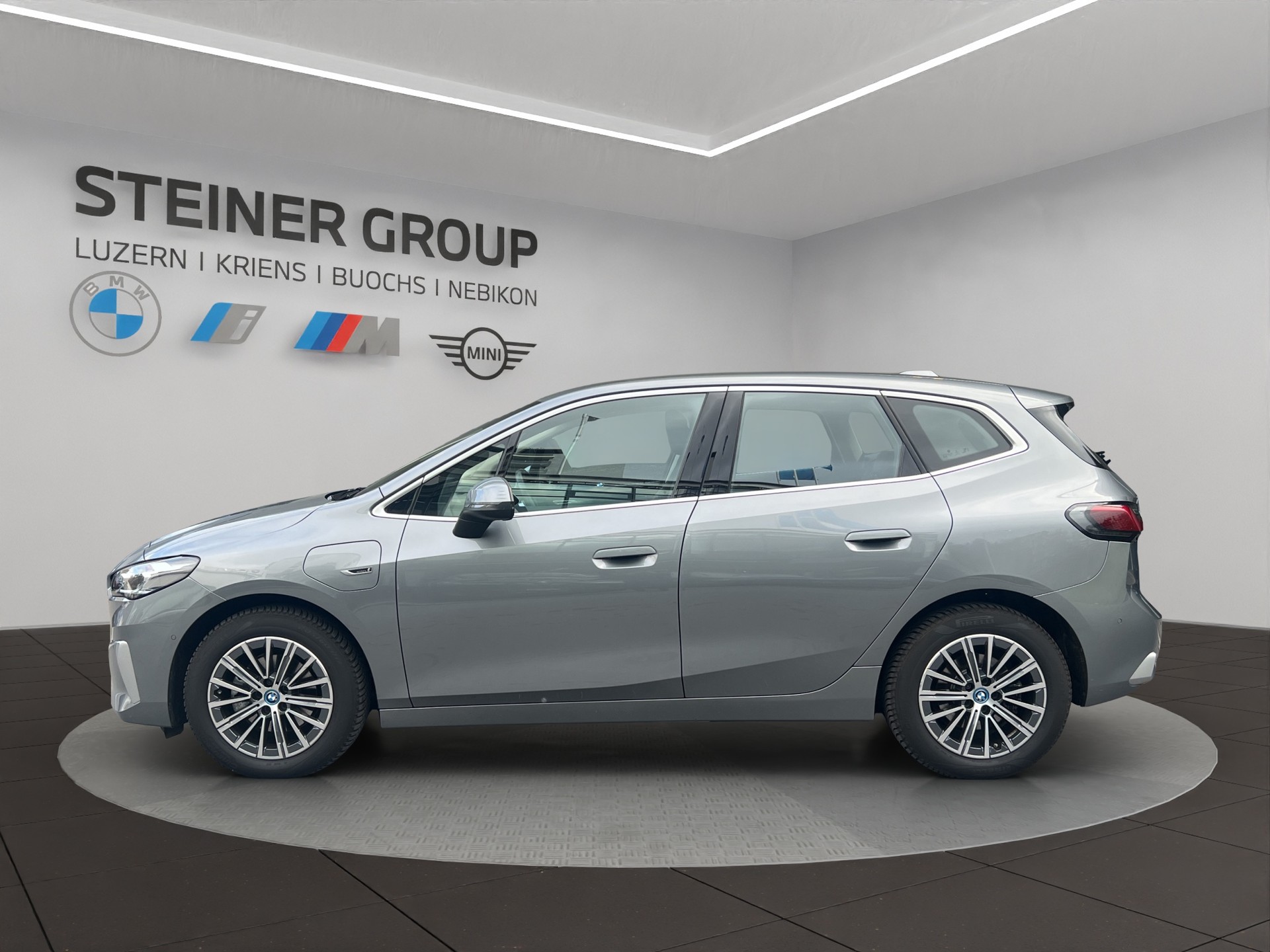 BMW 225e xDrive Active Tourer Luxury Line-image-7