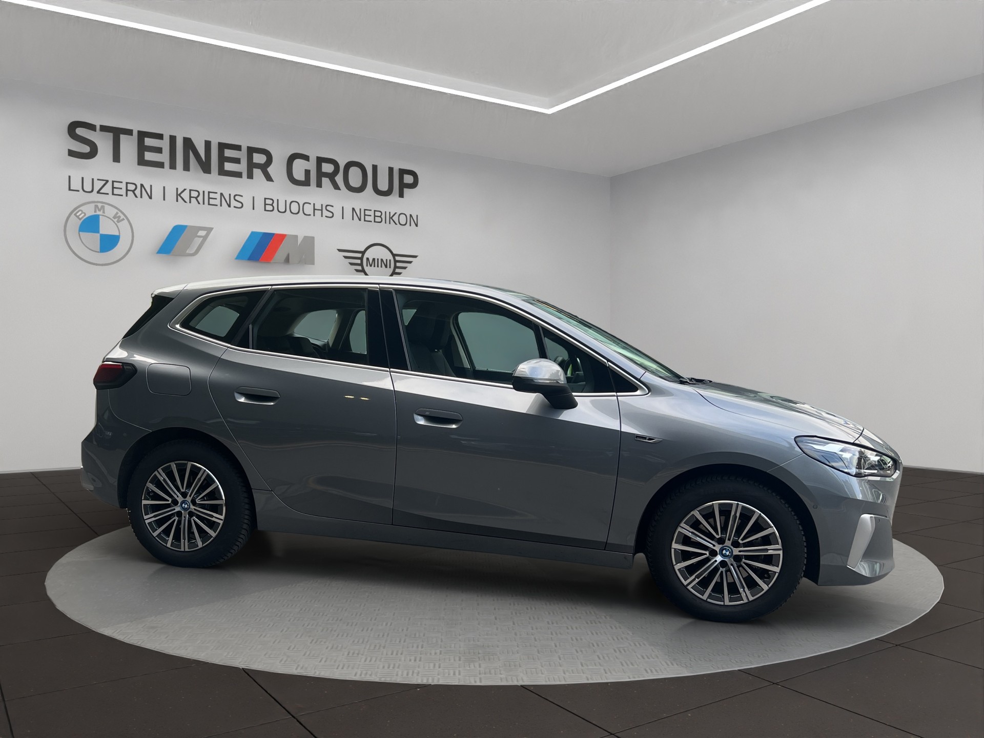 BMW 225e xDrive Active Tourer Luxury Line-image-3