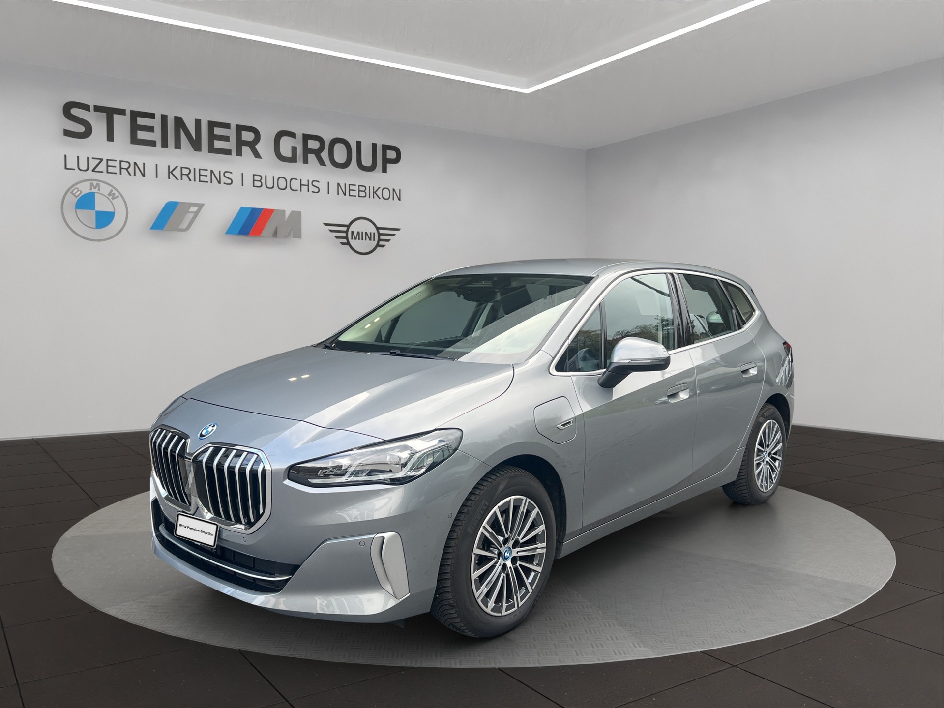 BMW 225e xDrive Active Tourer Luxury Line-image-0