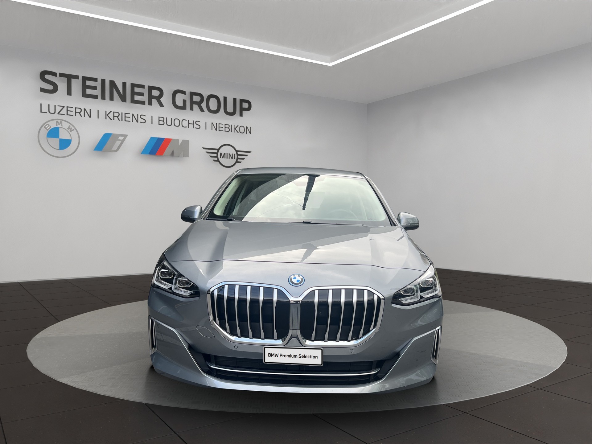BMW 225e xDrive Active Tourer Luxury Line-image-1