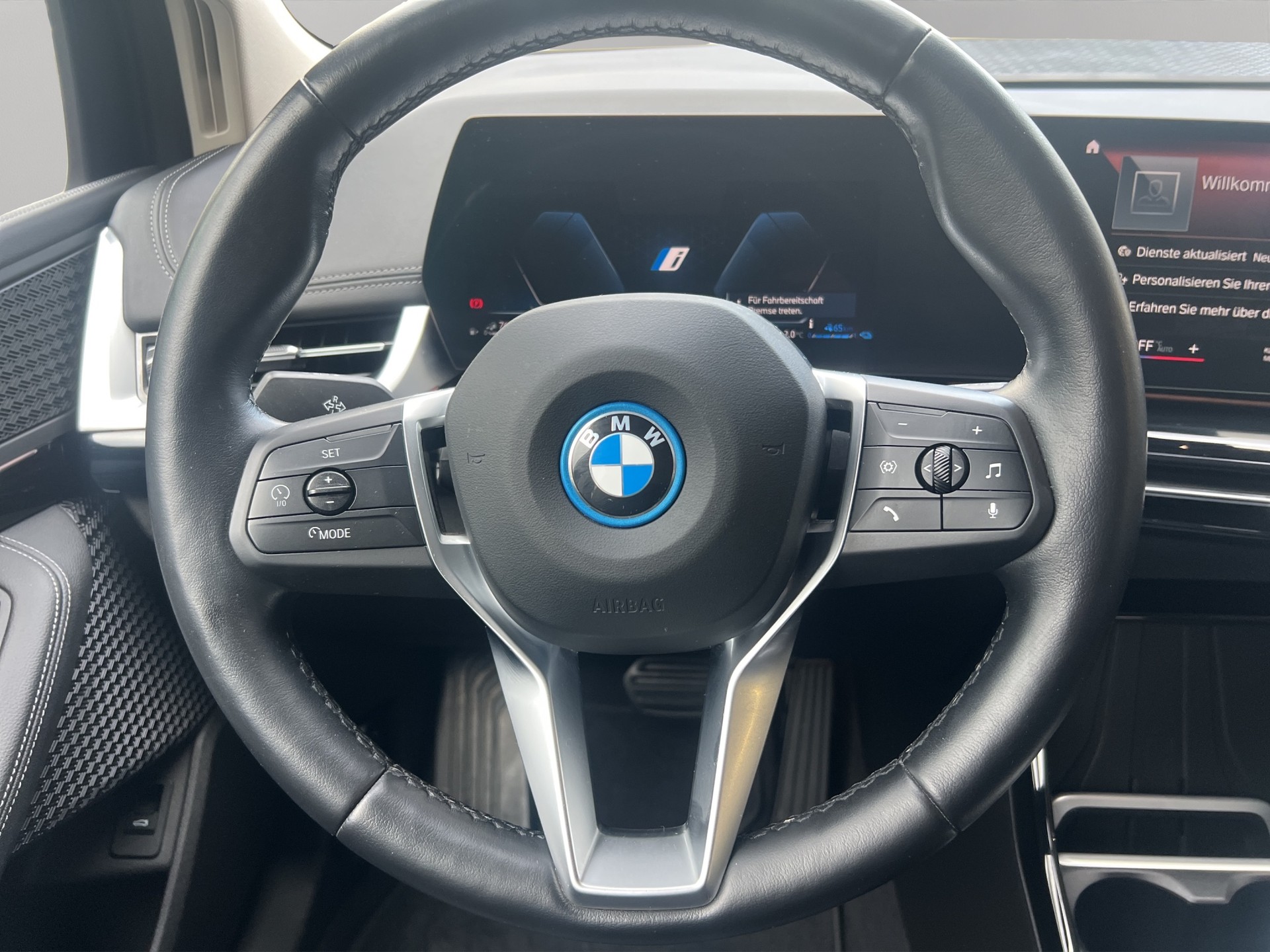 BMW 225e xDrive Active Tourer Luxury Line-image-13