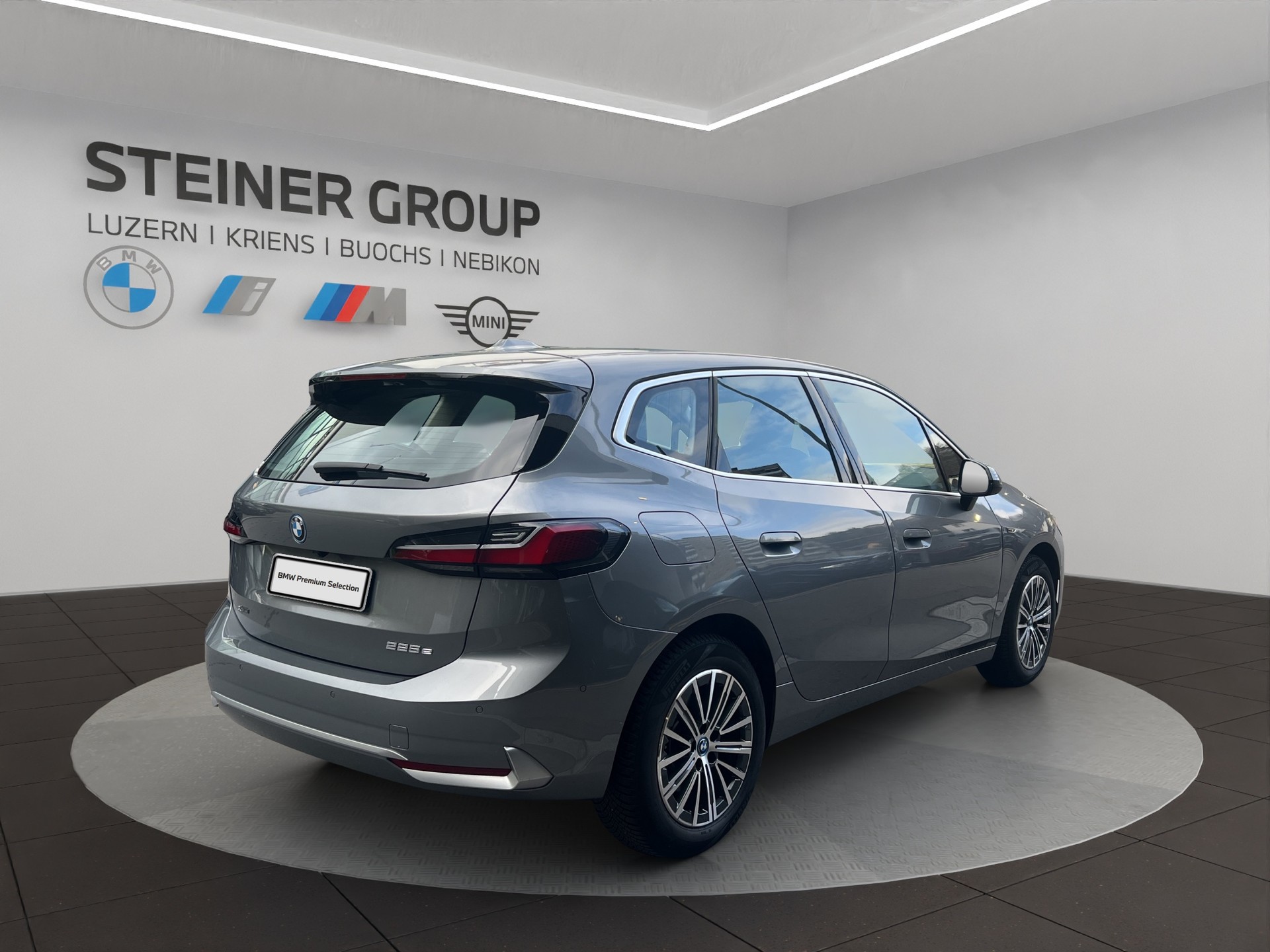 BMW 225e xDrive Active Tourer Luxury Line-image-4