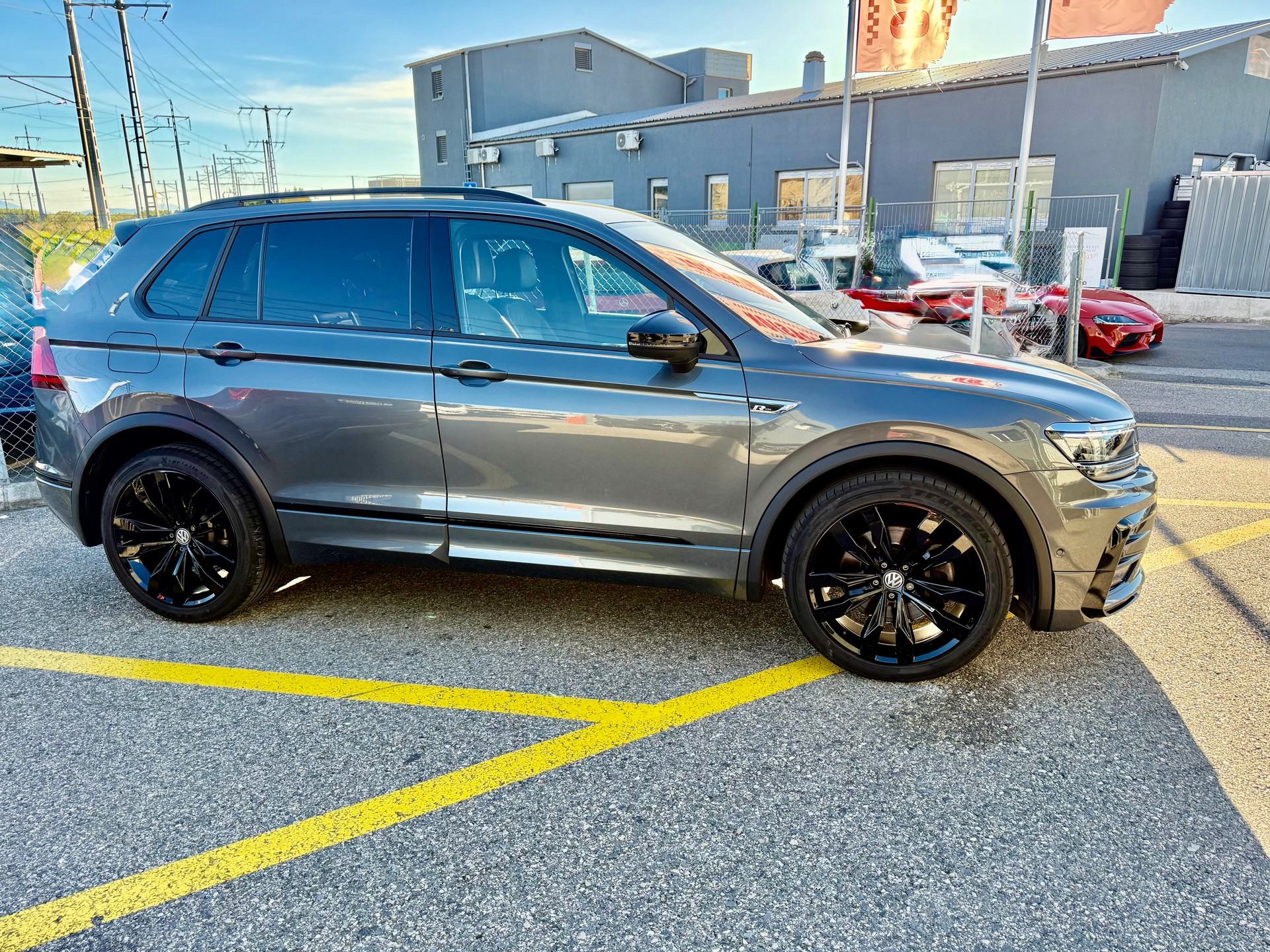 VW Tiguan 2.0TSI Highline R-Line 4Motion DSG-image-2