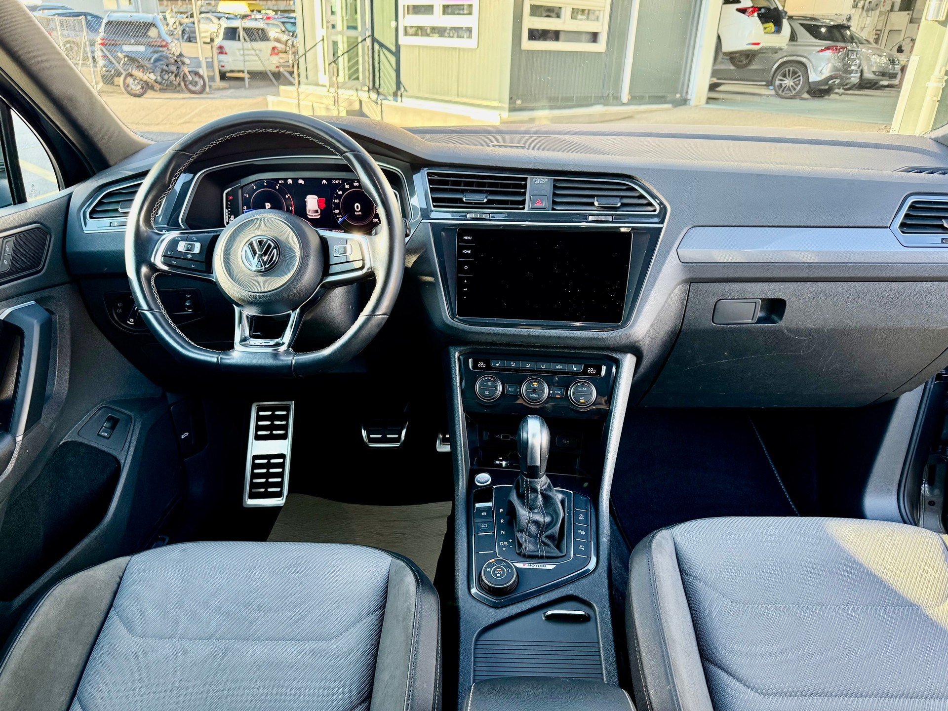 VW Tiguan 2.0TSI Highline R-Line 4Motion DSG-image-4
