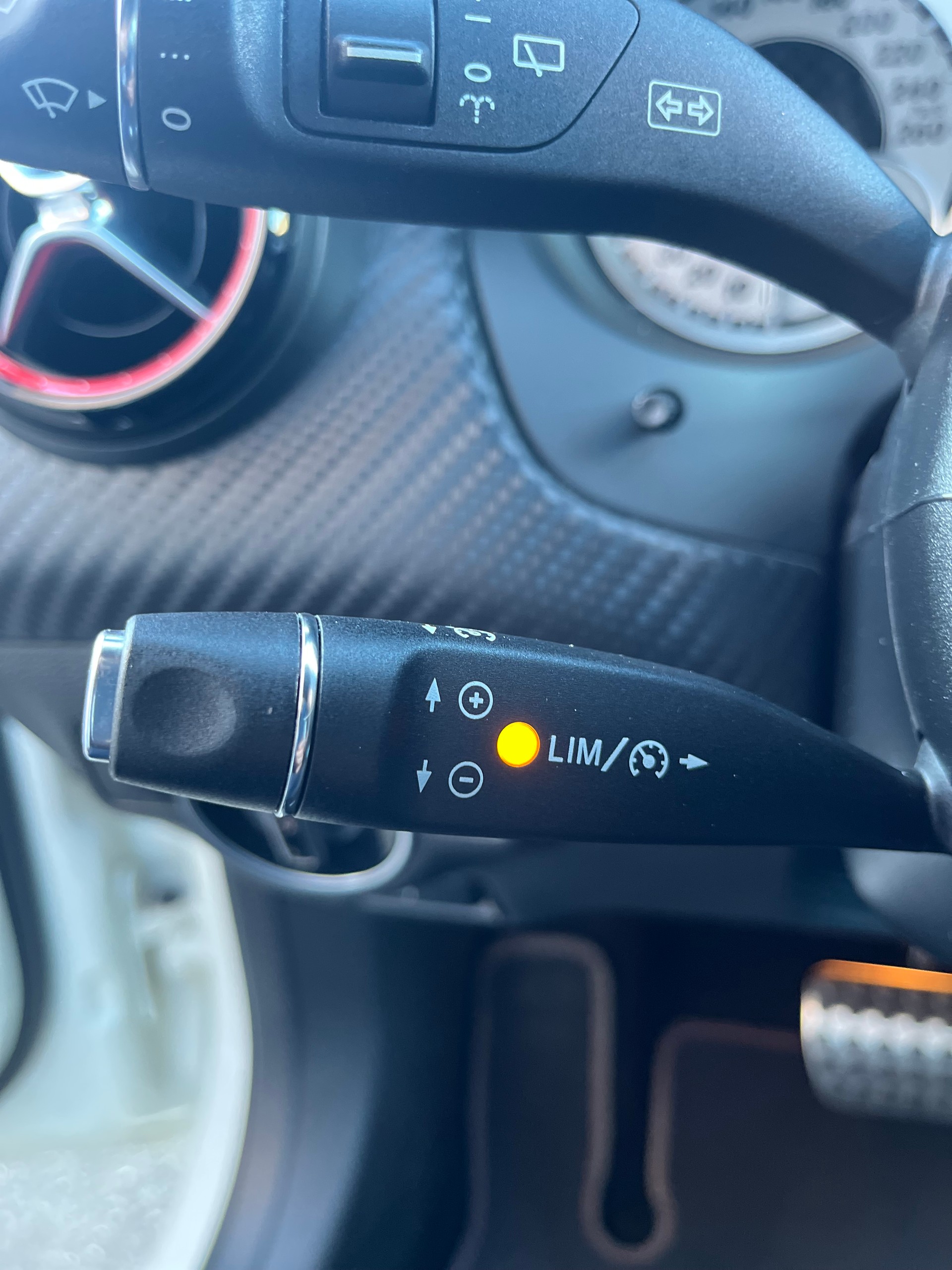 MERCEDES-BENZ A 250 AMG Line 4Matic 7G-DCT / Frisch ab MFK & Service / 1.Hand-image-9