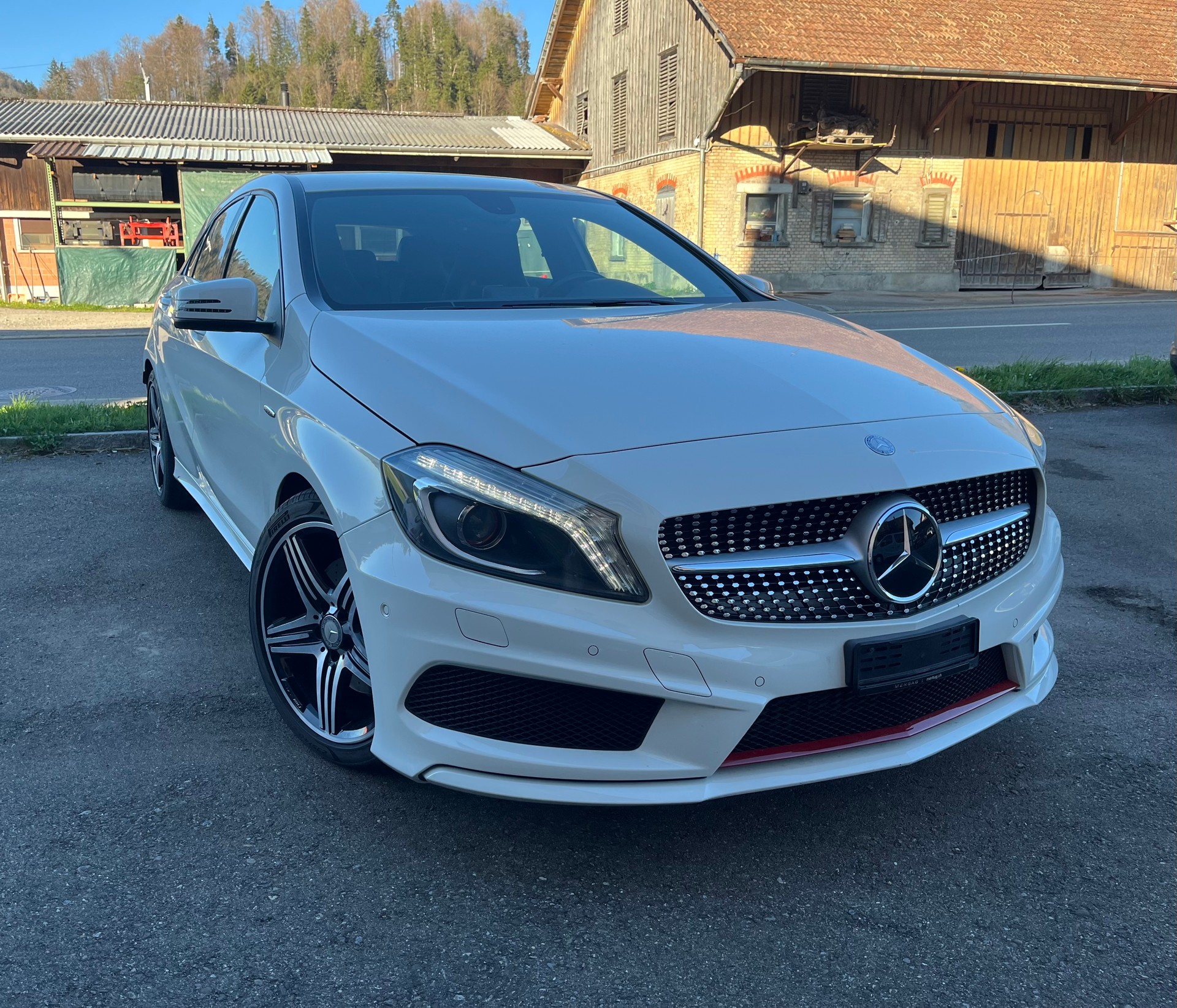 MERCEDES-BENZ A 250 AMG Line 4Matic 7G-DCT / Frisch ab MFK & Service / 1.Hand-image-1