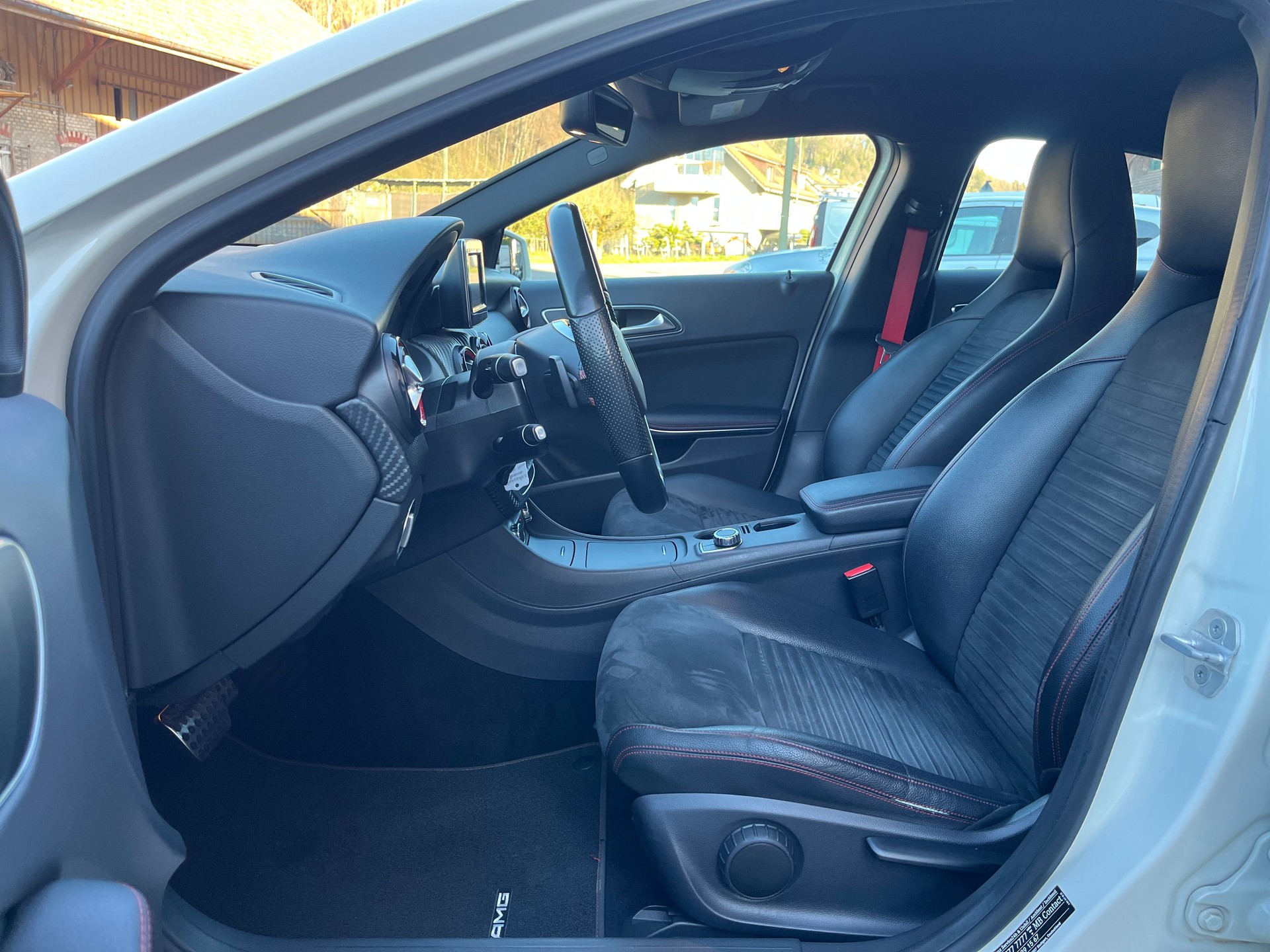 MERCEDES-BENZ A 250 AMG Line 4Matic 7G-DCT / Frisch ab MFK & Service / 1.Hand-image-11