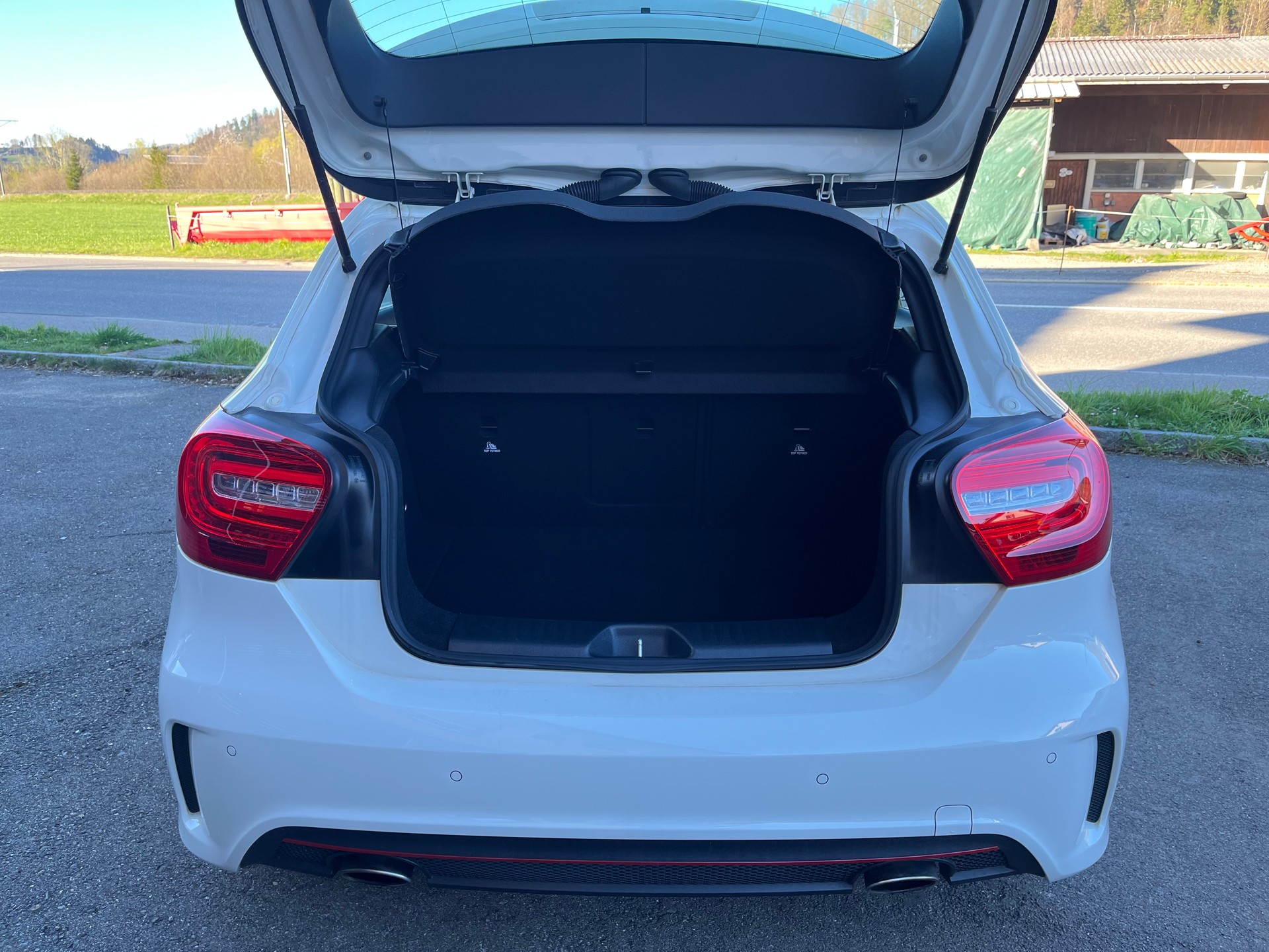 MERCEDES-BENZ A 250 AMG Line 4Matic 7G-DCT / Frisch ab MFK & Service / 1.Hand-image-4