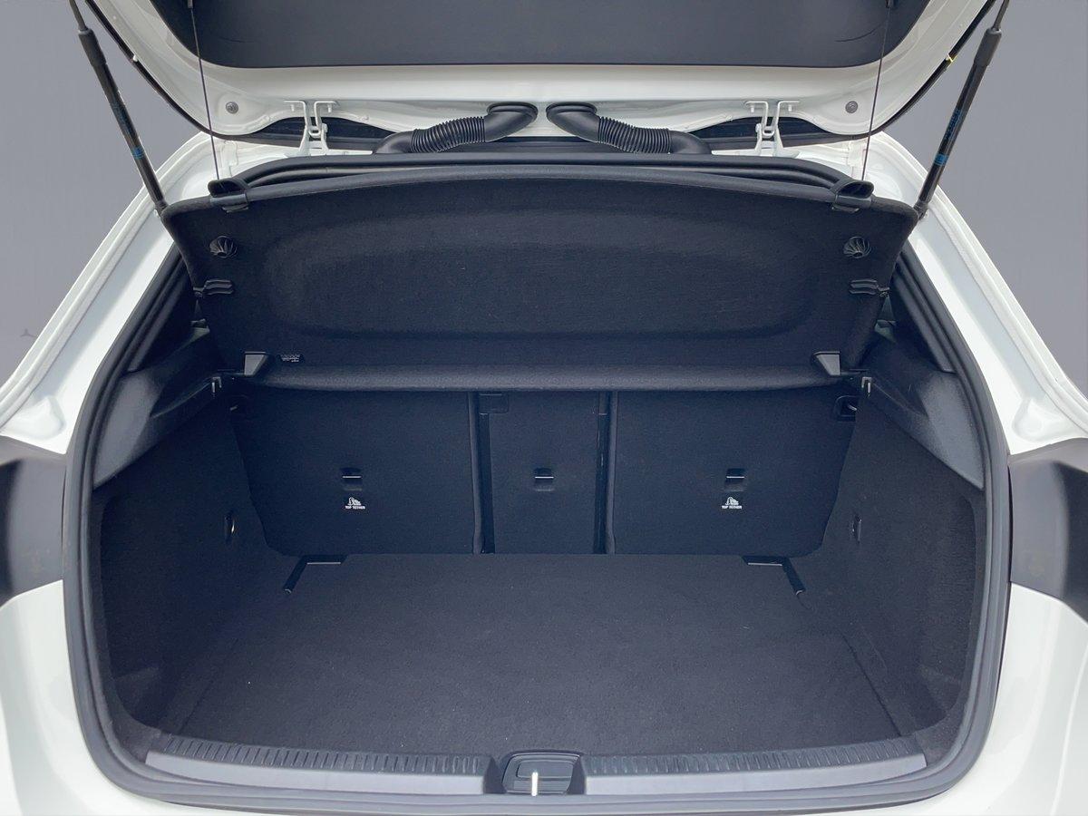 MERCEDES-BENZ A 250 AMG Line 4m-image-17