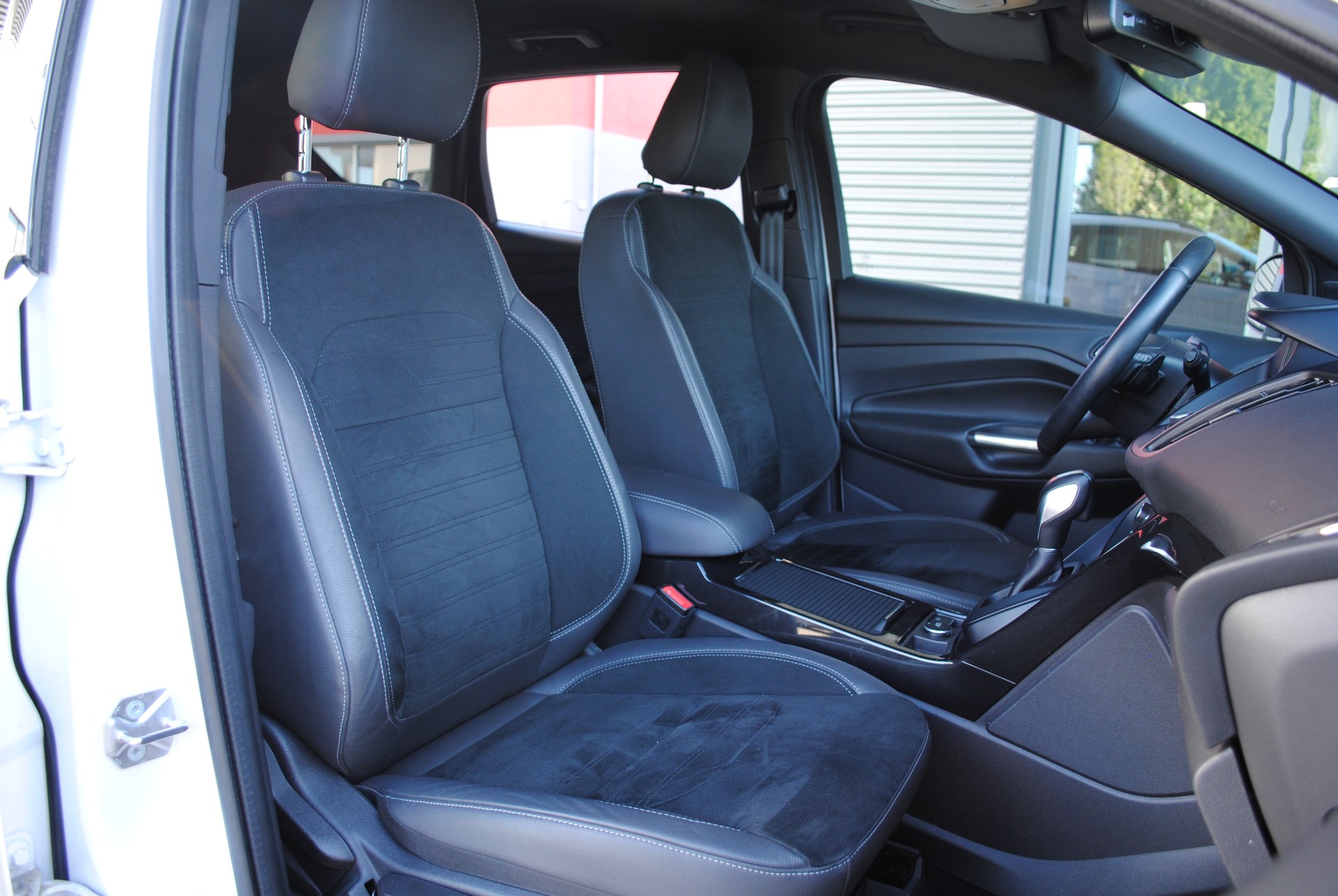 FORD Kuga 2.0 TDCi ST Line 4WD PowerShift-image-15