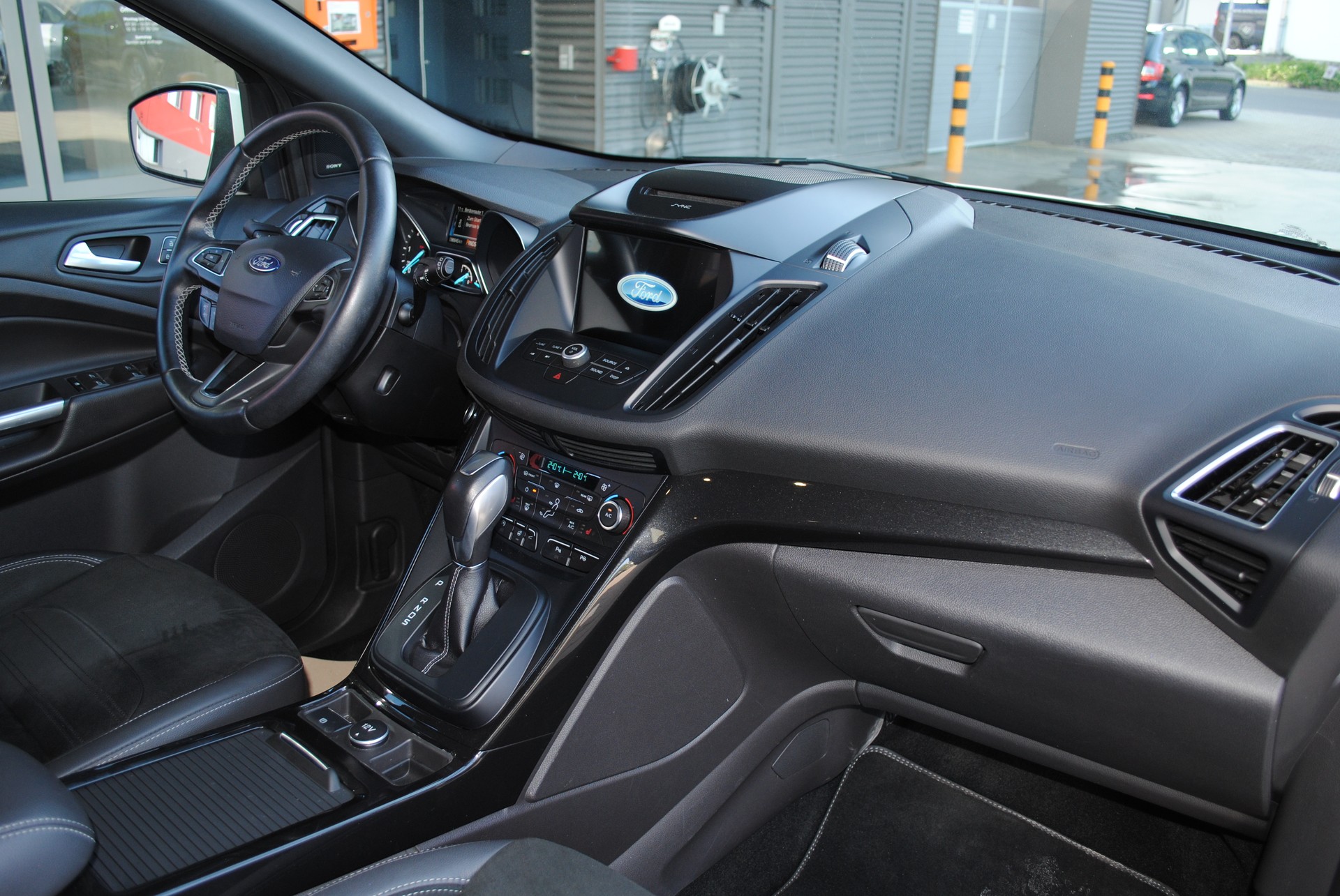 FORD Kuga 2.0 TDCi ST Line 4WD PowerShift-image-14