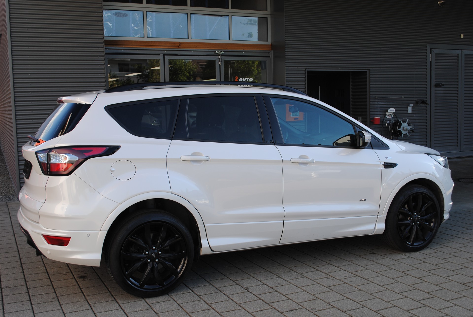 FORD Kuga 2.0 TDCi ST Line 4WD PowerShift-image-8