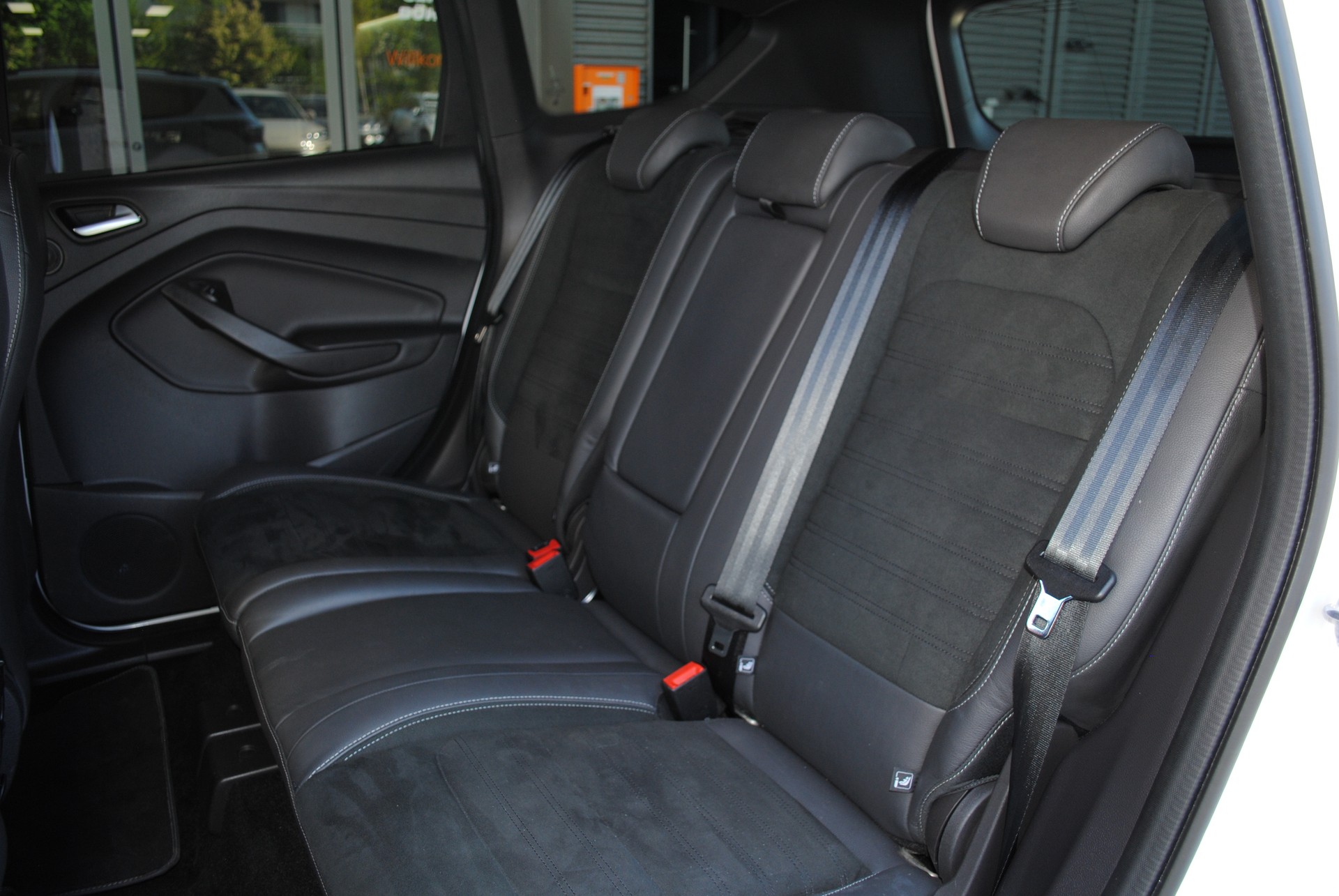 FORD Kuga 2.0 TDCi ST Line 4WD PowerShift-image-16