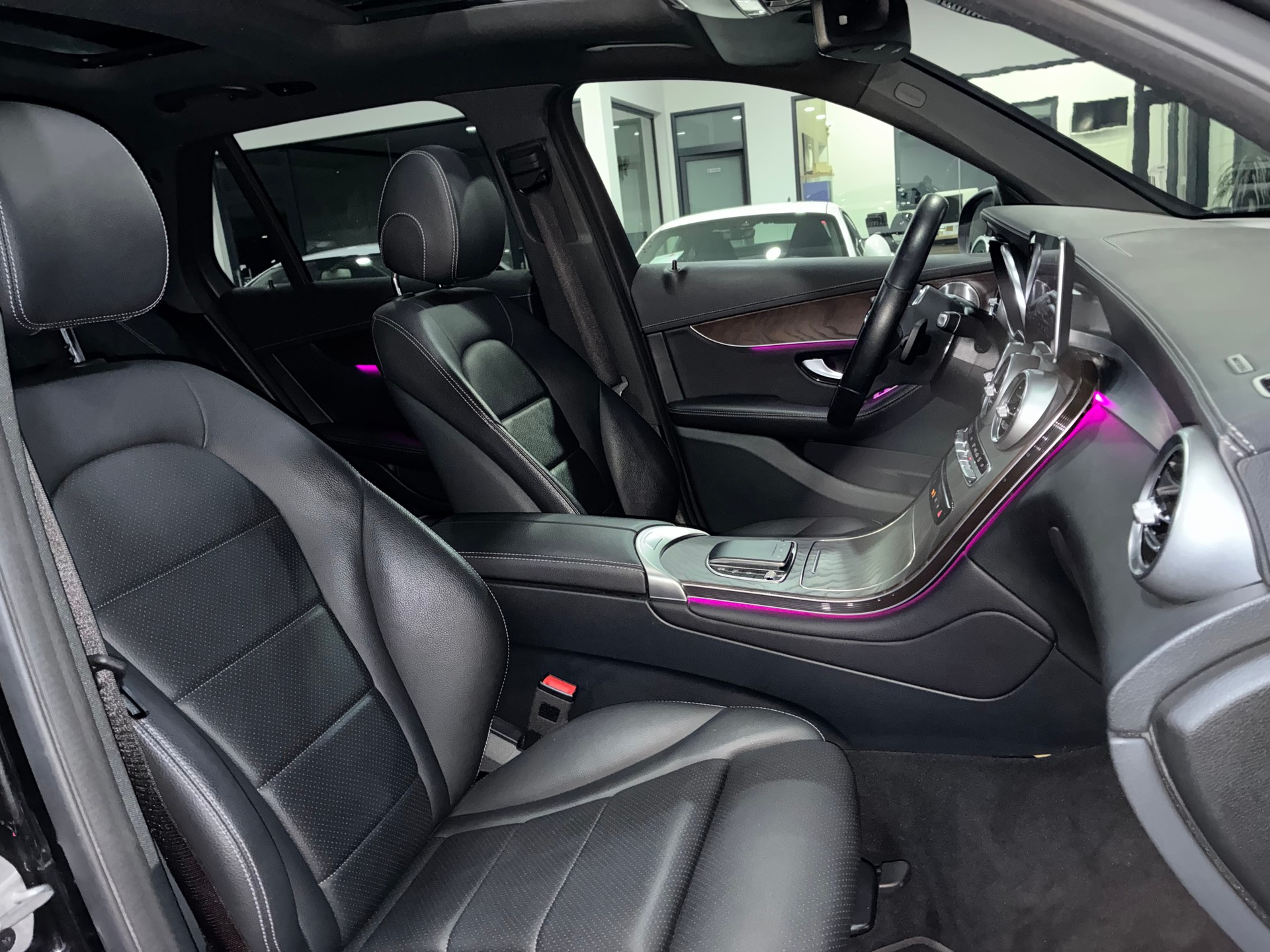 MERCEDES-BENZ GLC 220 d AMG Line 4Matic 9G-Tronic-image-11
