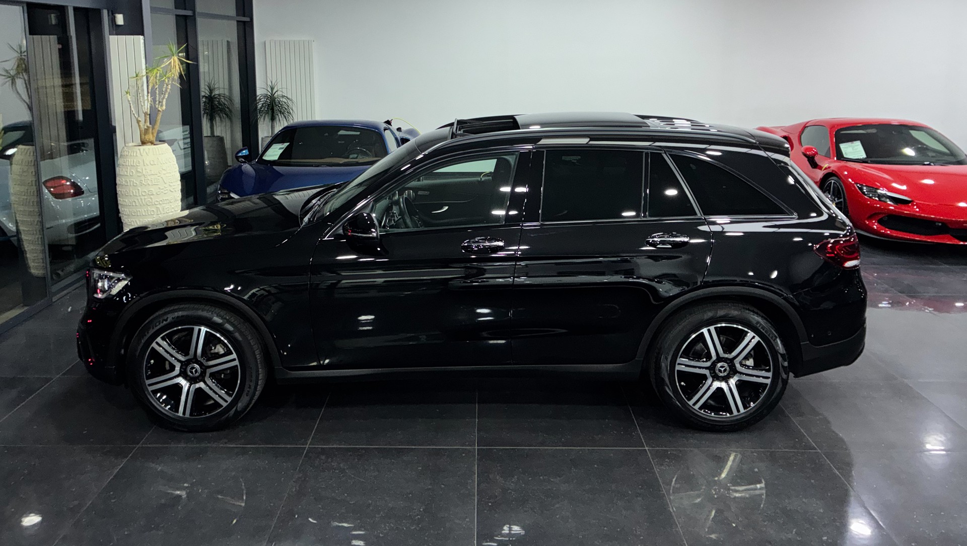 MERCEDES-BENZ GLC 220 d AMG Line 4Matic 9G-Tronic-image-3
